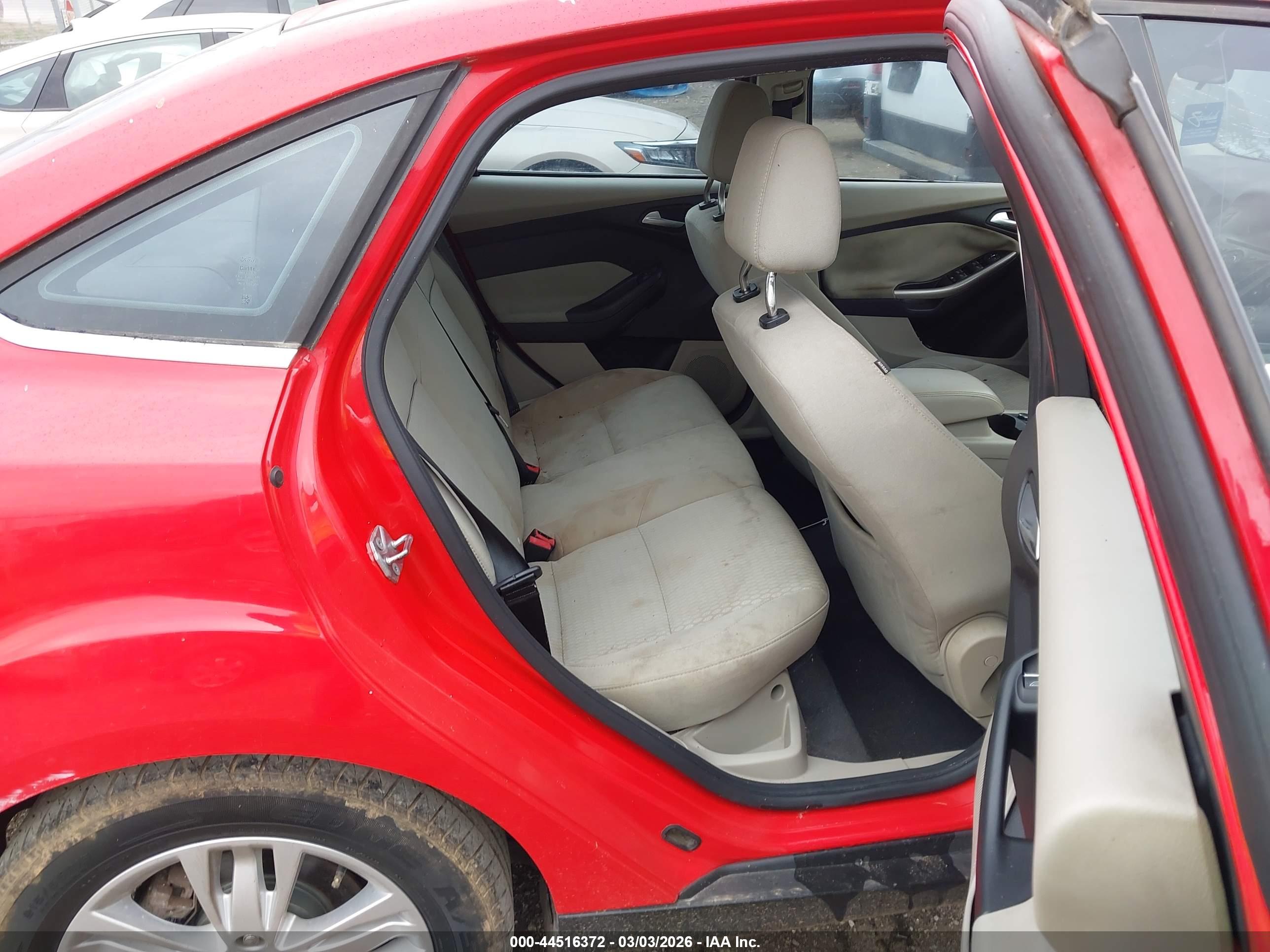 FORD FOCUS image 8