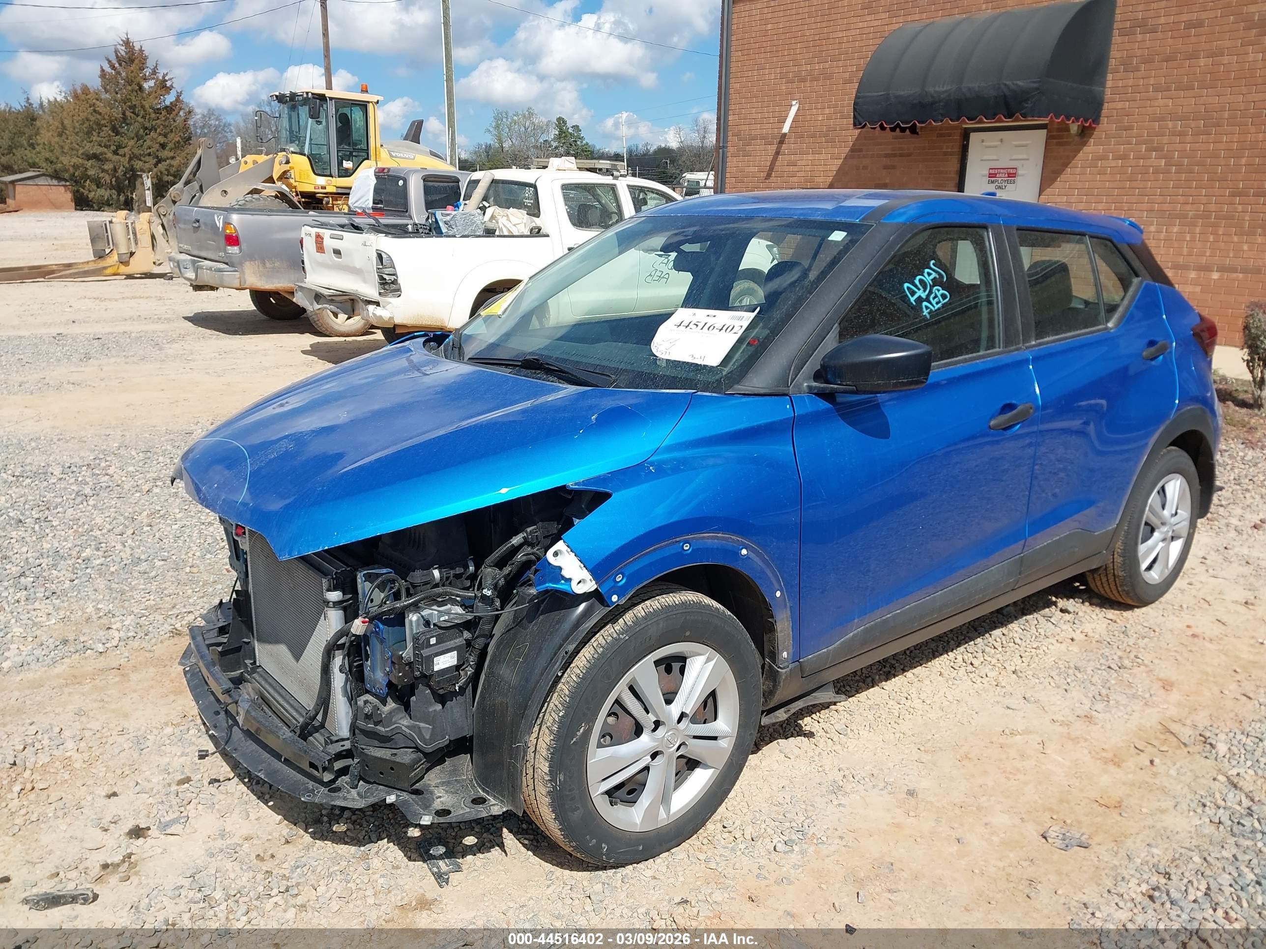 NISSAN KICKS image 2