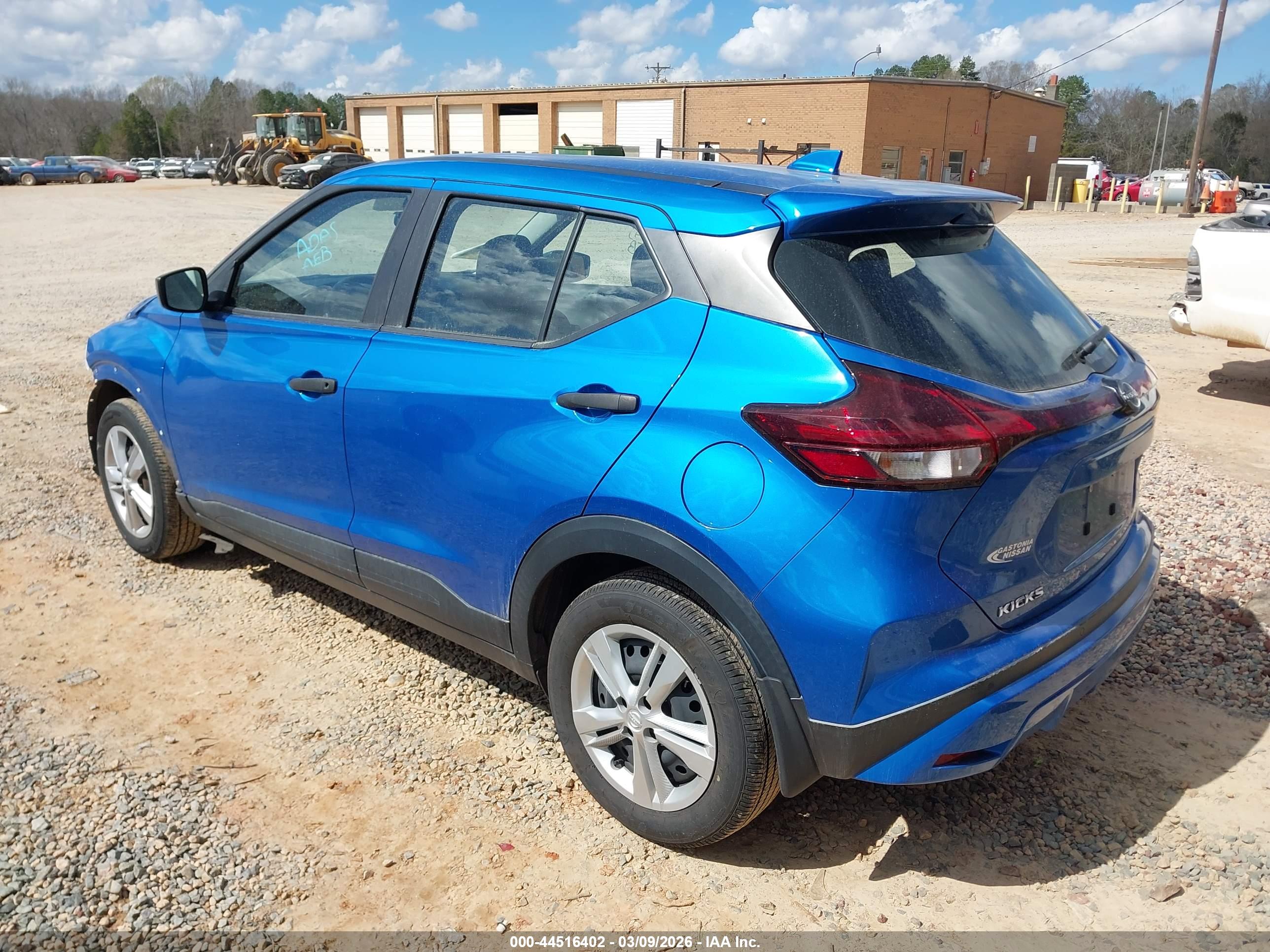 NISSAN KICKS image 3