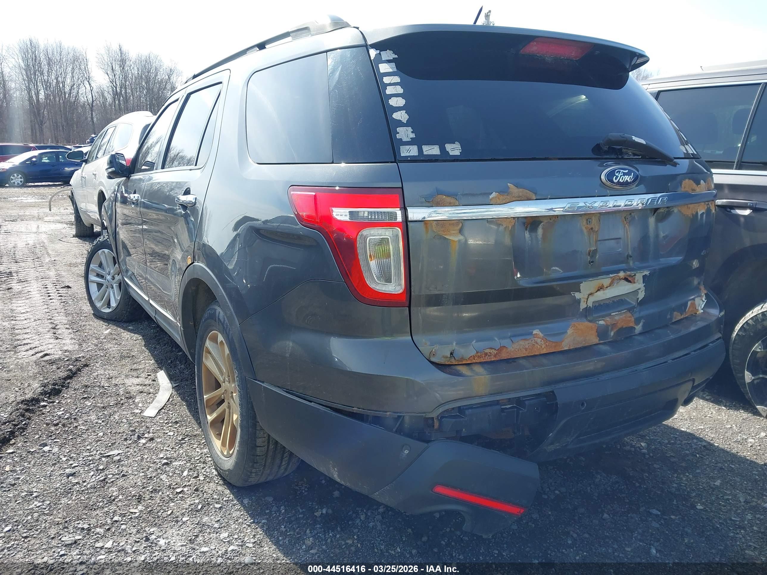 FORD EXPLORER image 3