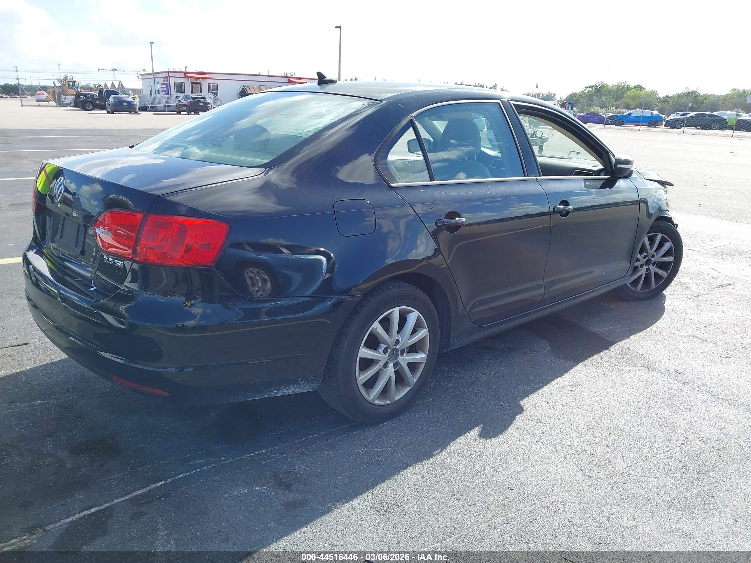 VOLKSWAGEN JETTA image 4