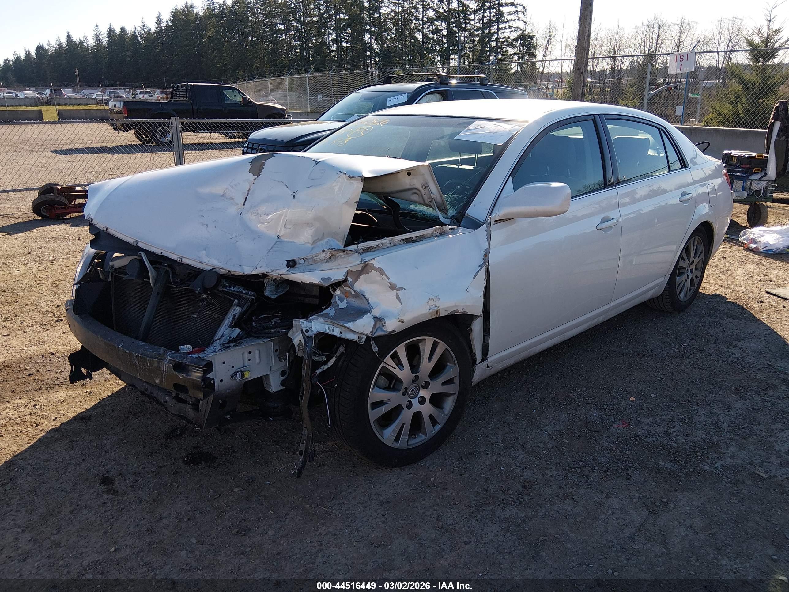 TOYOTA AVALON image 2