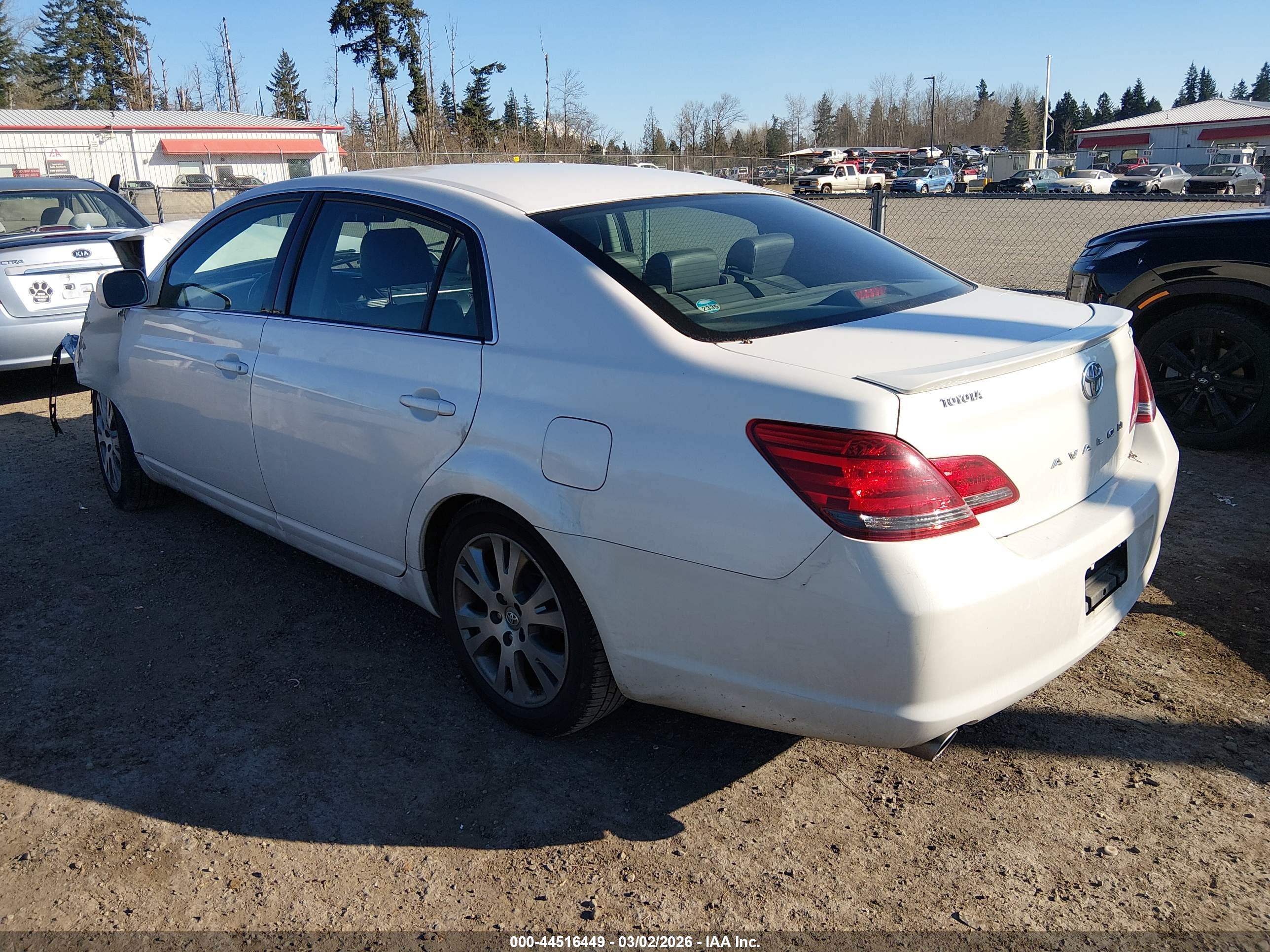 TOYOTA AVALON image 3