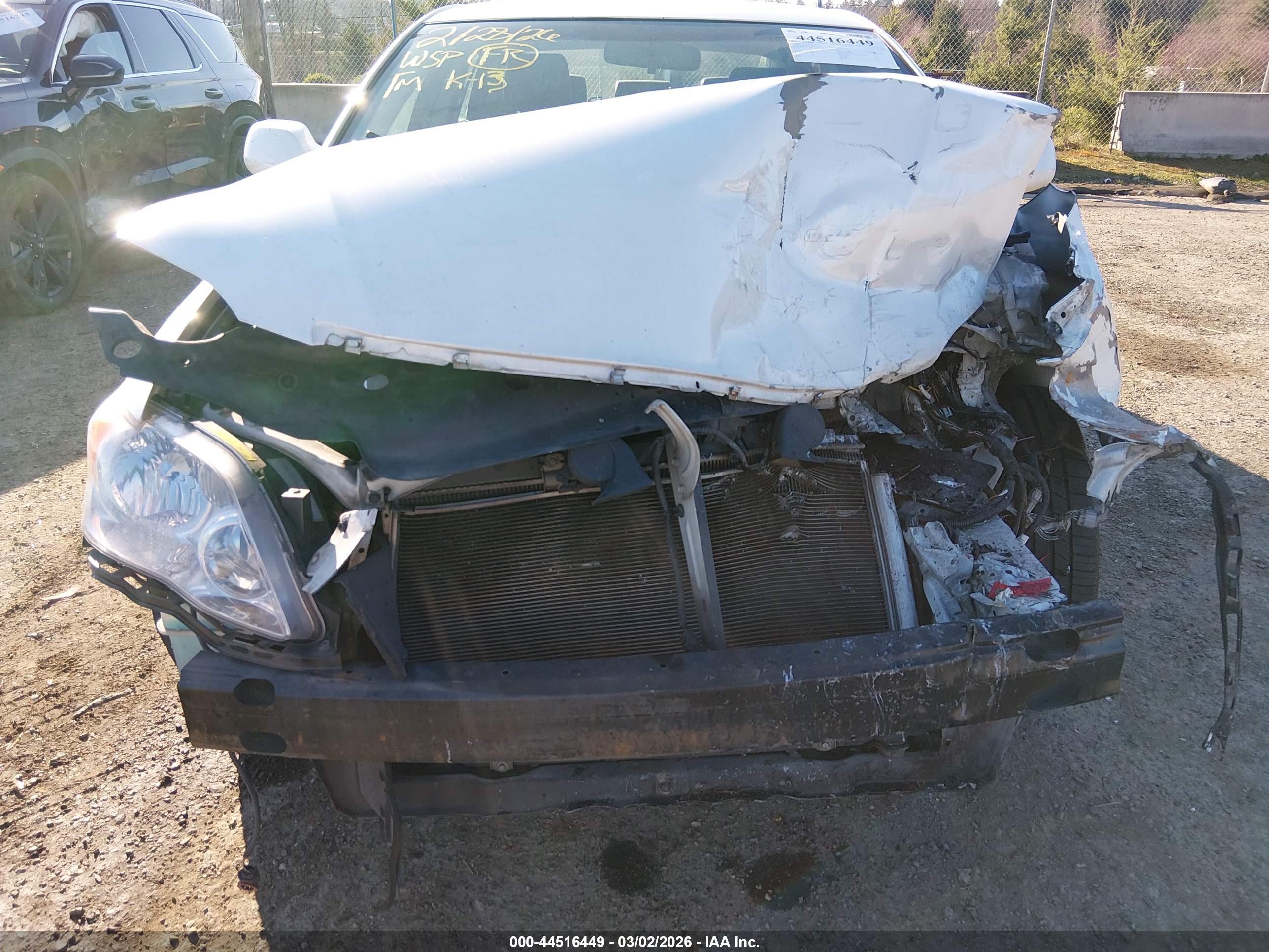 TOYOTA AVALON image 6