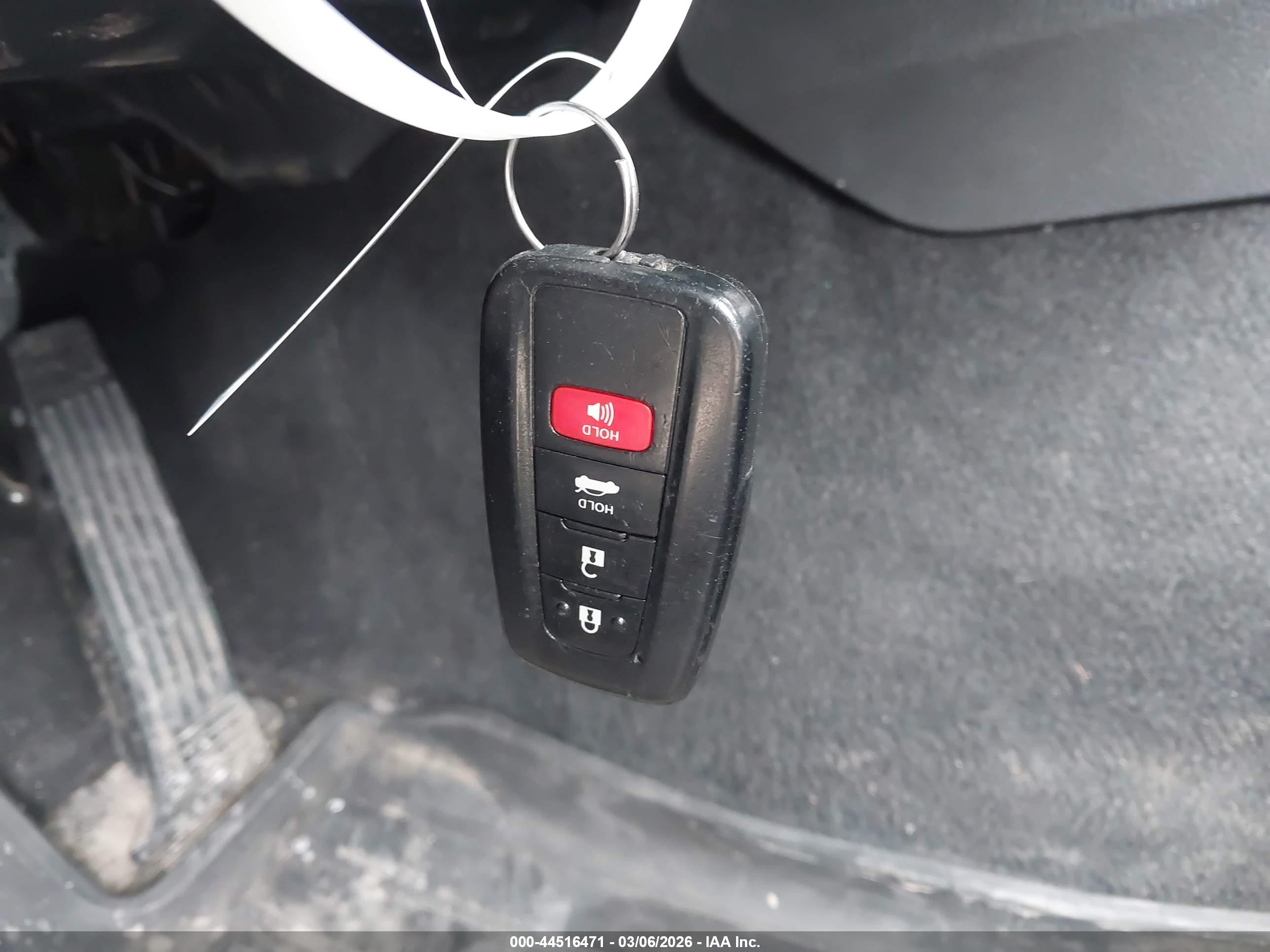 TOYOTA CAMRY image 11