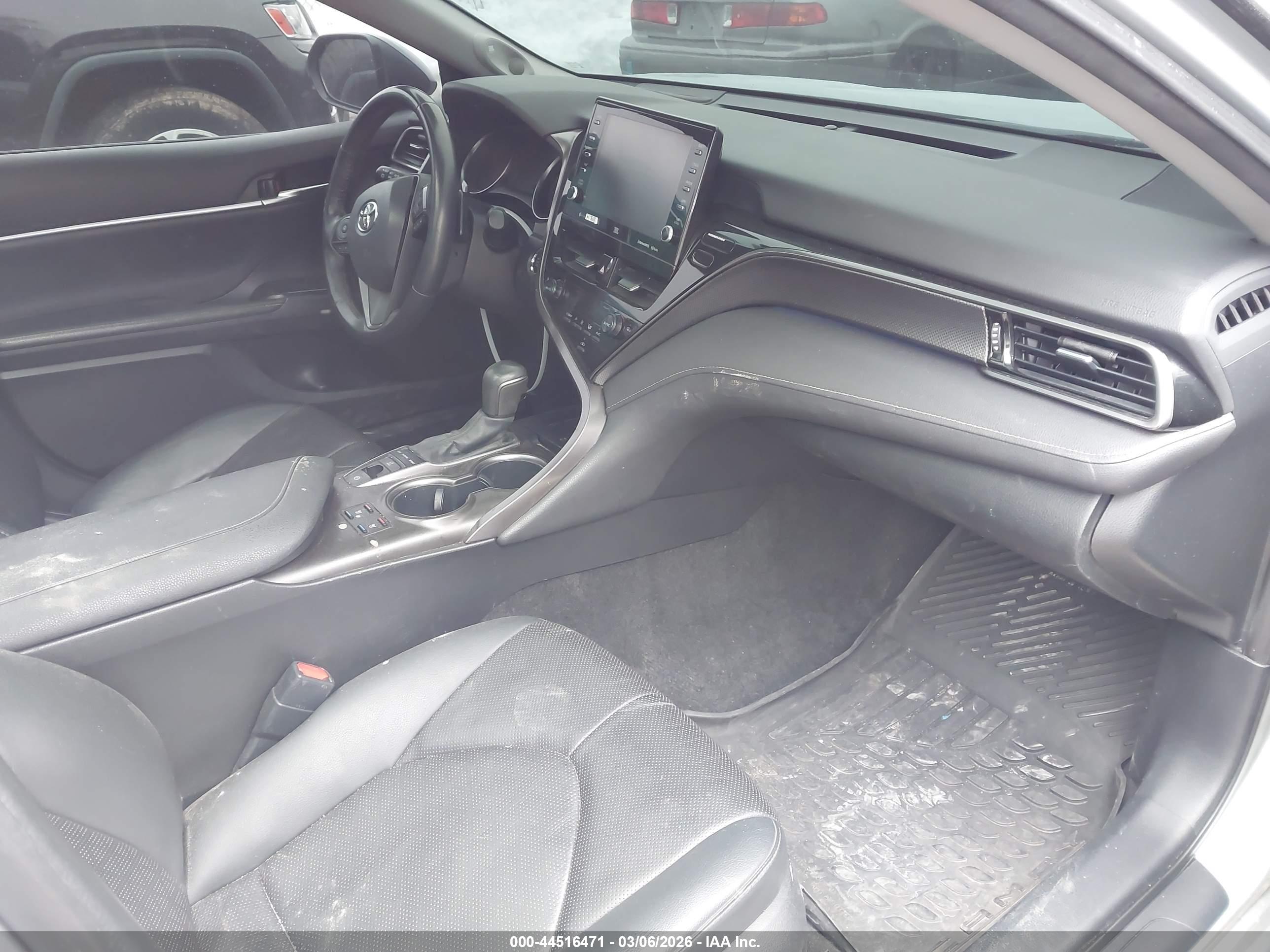 TOYOTA CAMRY image 5