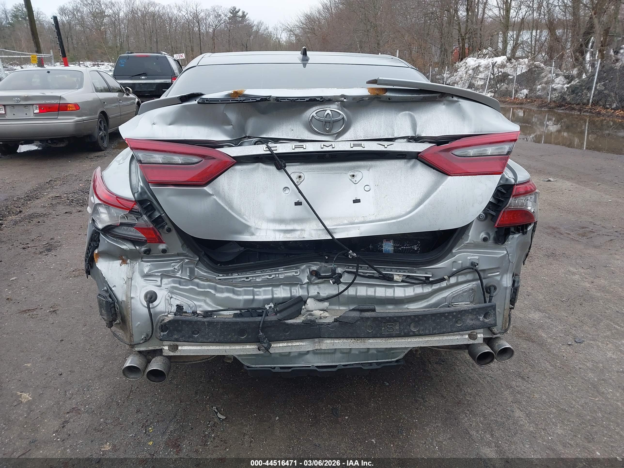 TOYOTA CAMRY image 6