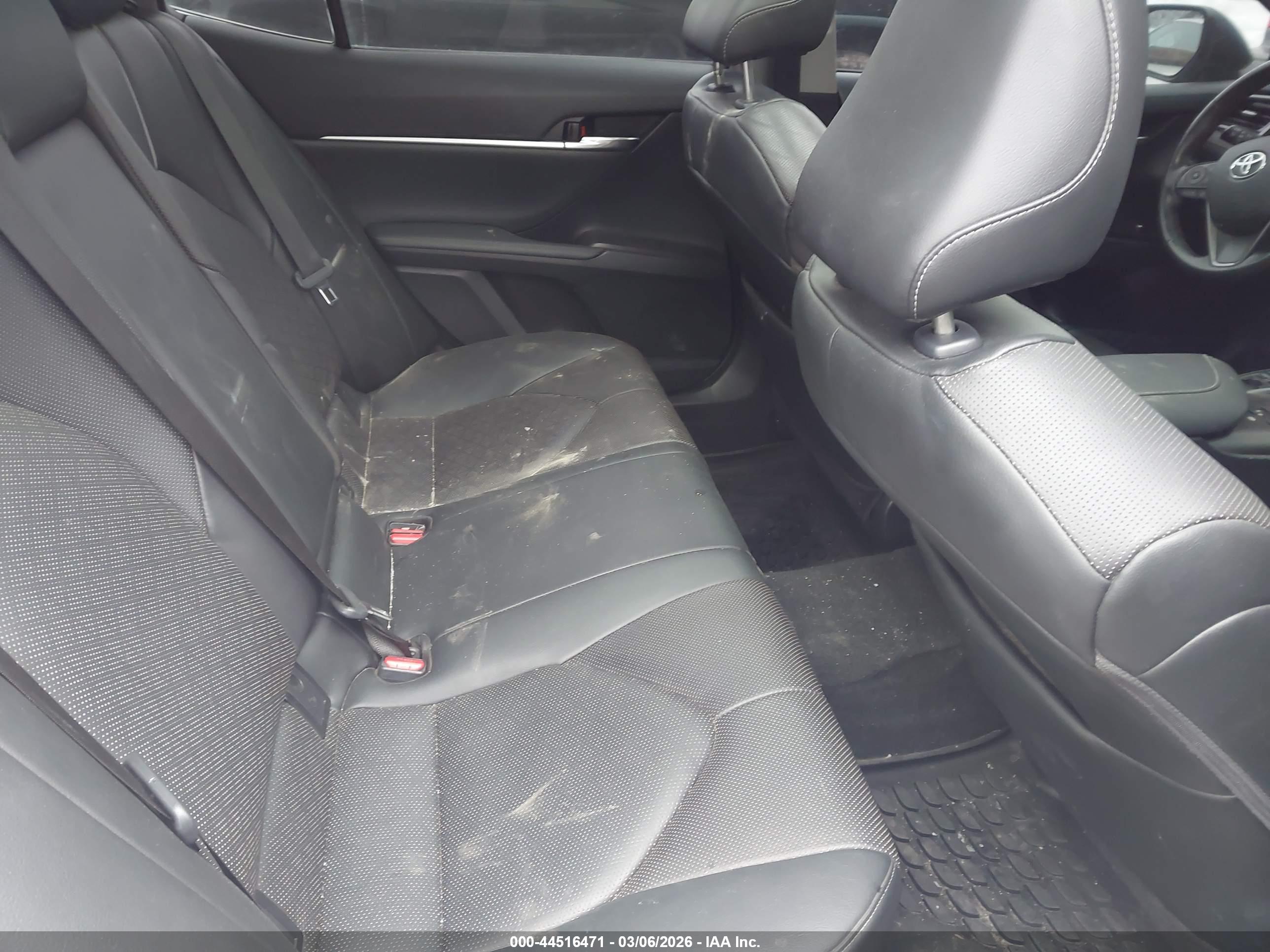 TOYOTA CAMRY image 8