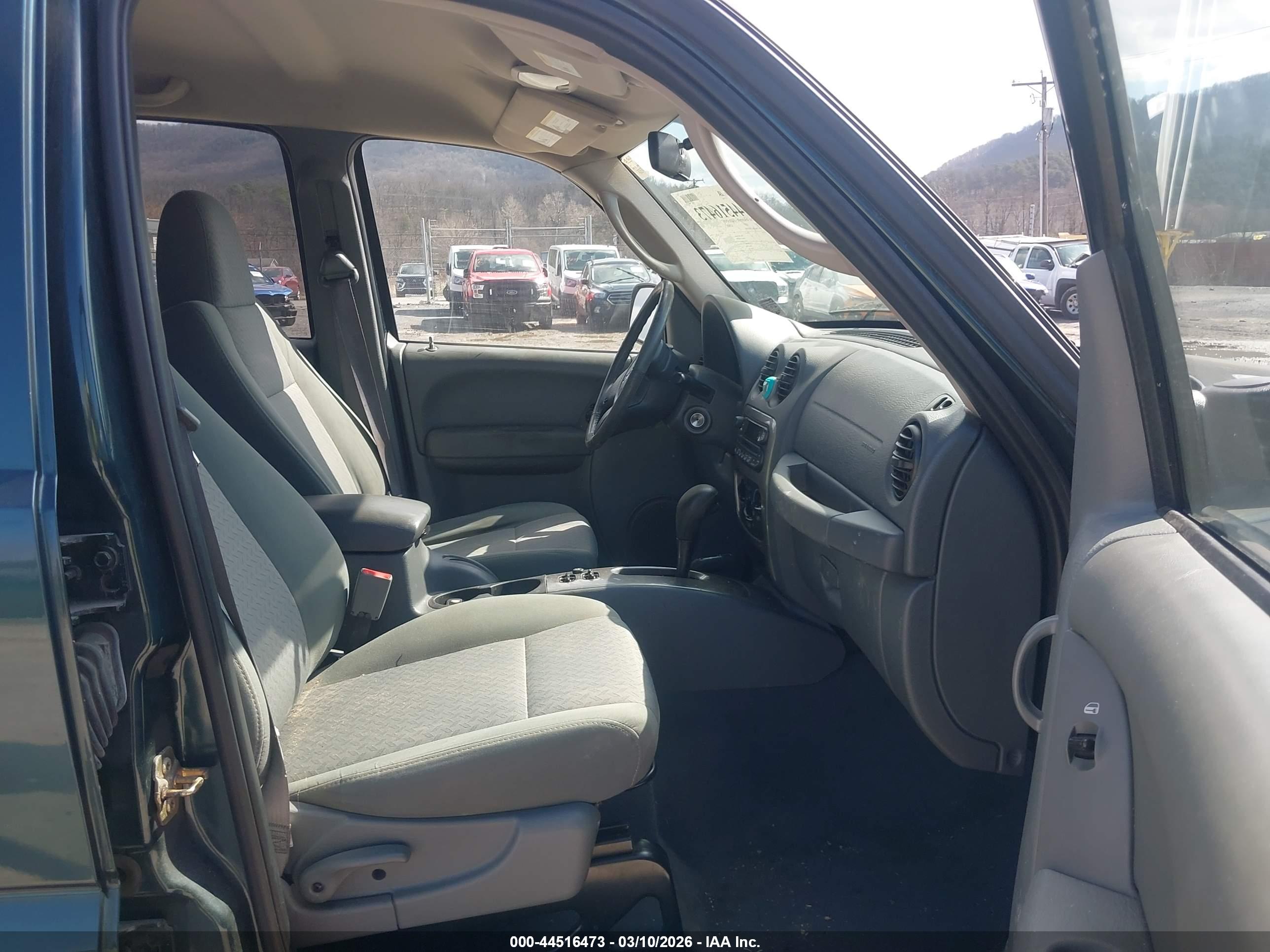 JEEP LIBERTY image 5
