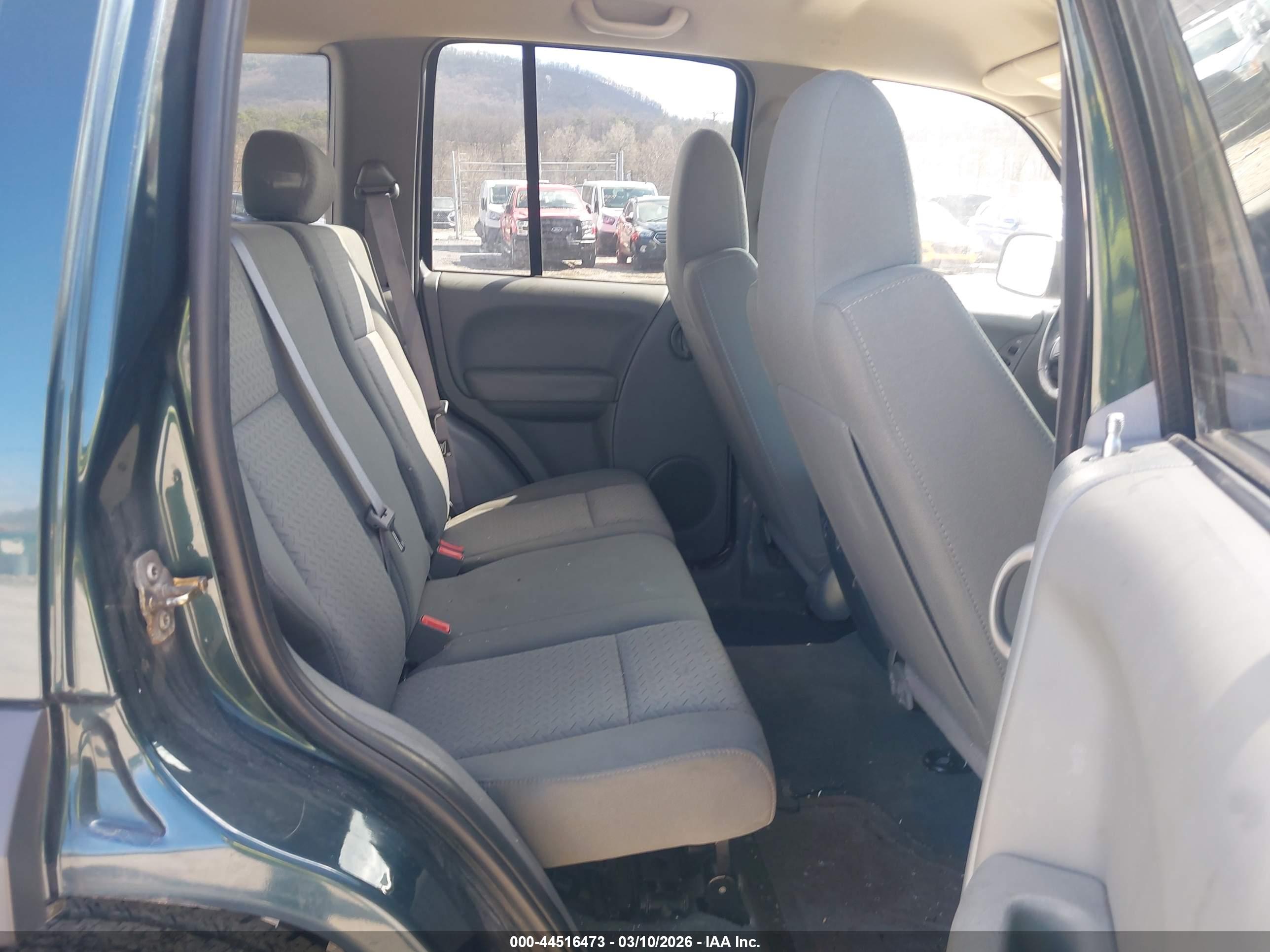JEEP LIBERTY image 8