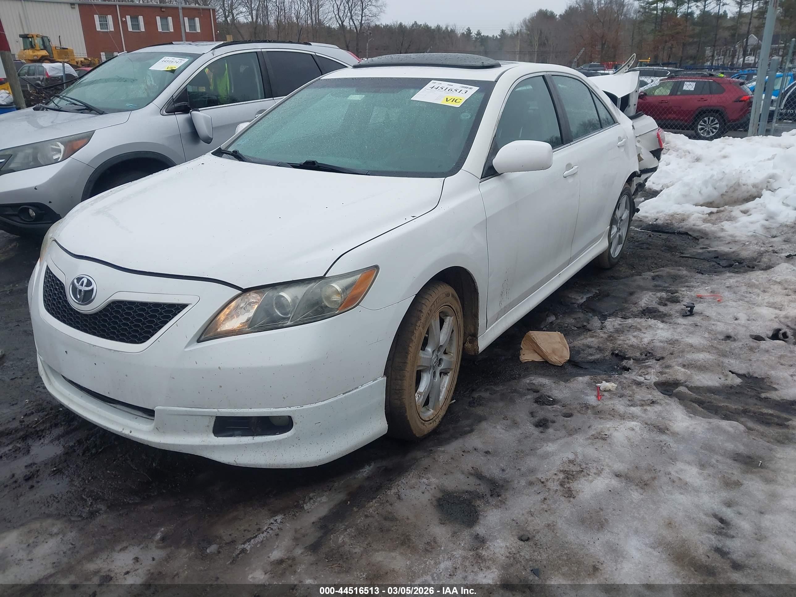 TOYOTA CAMRY image 2
