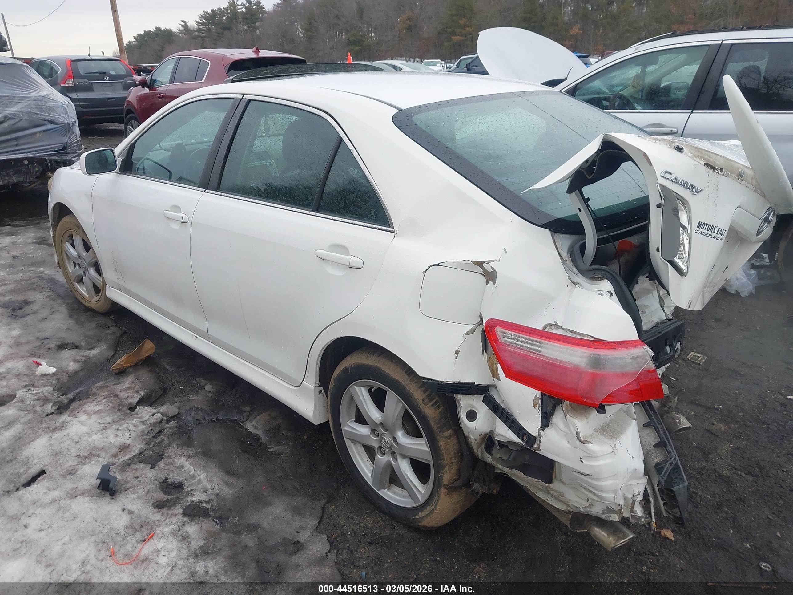 TOYOTA CAMRY image 3