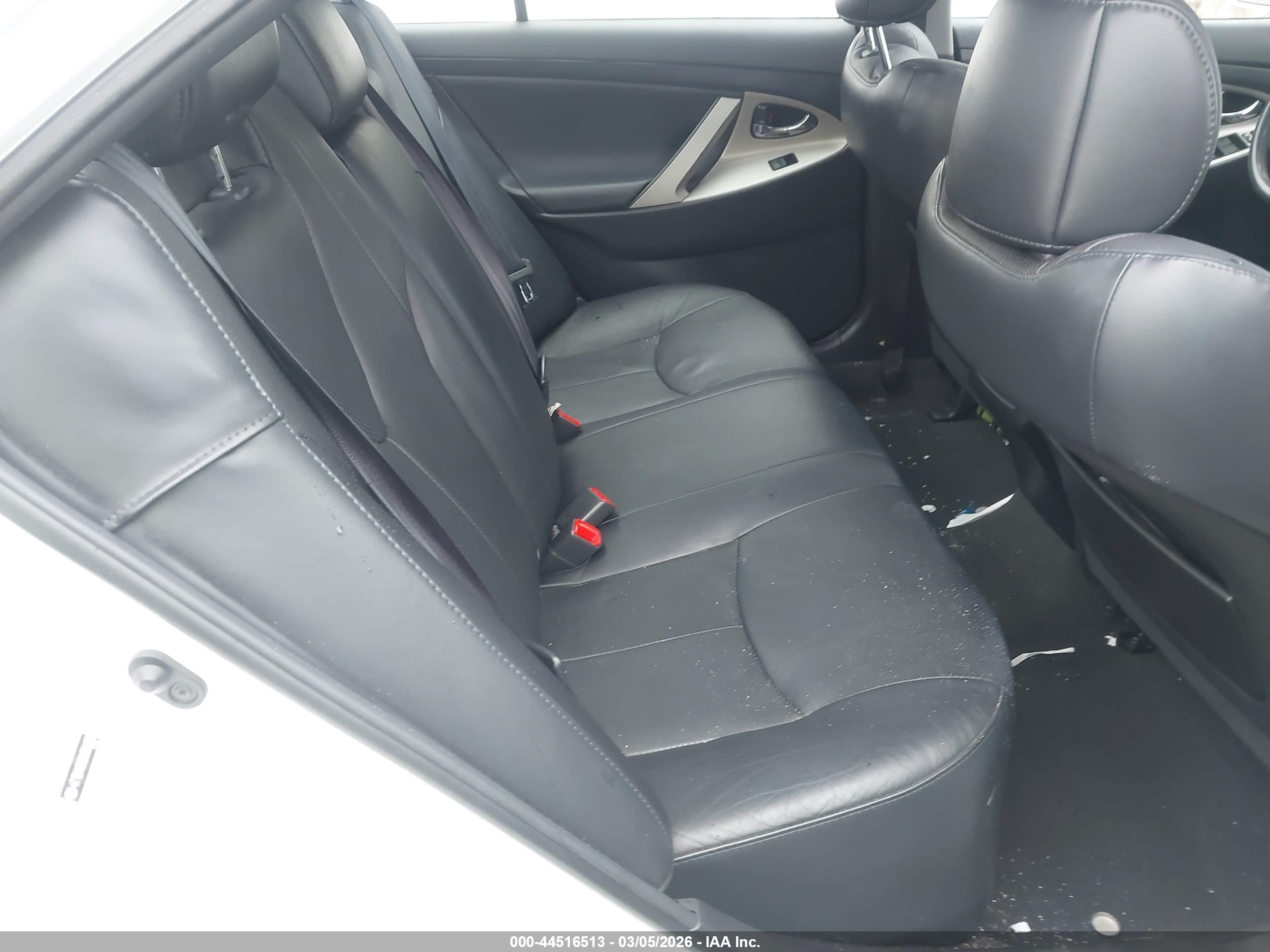 TOYOTA CAMRY image 8
