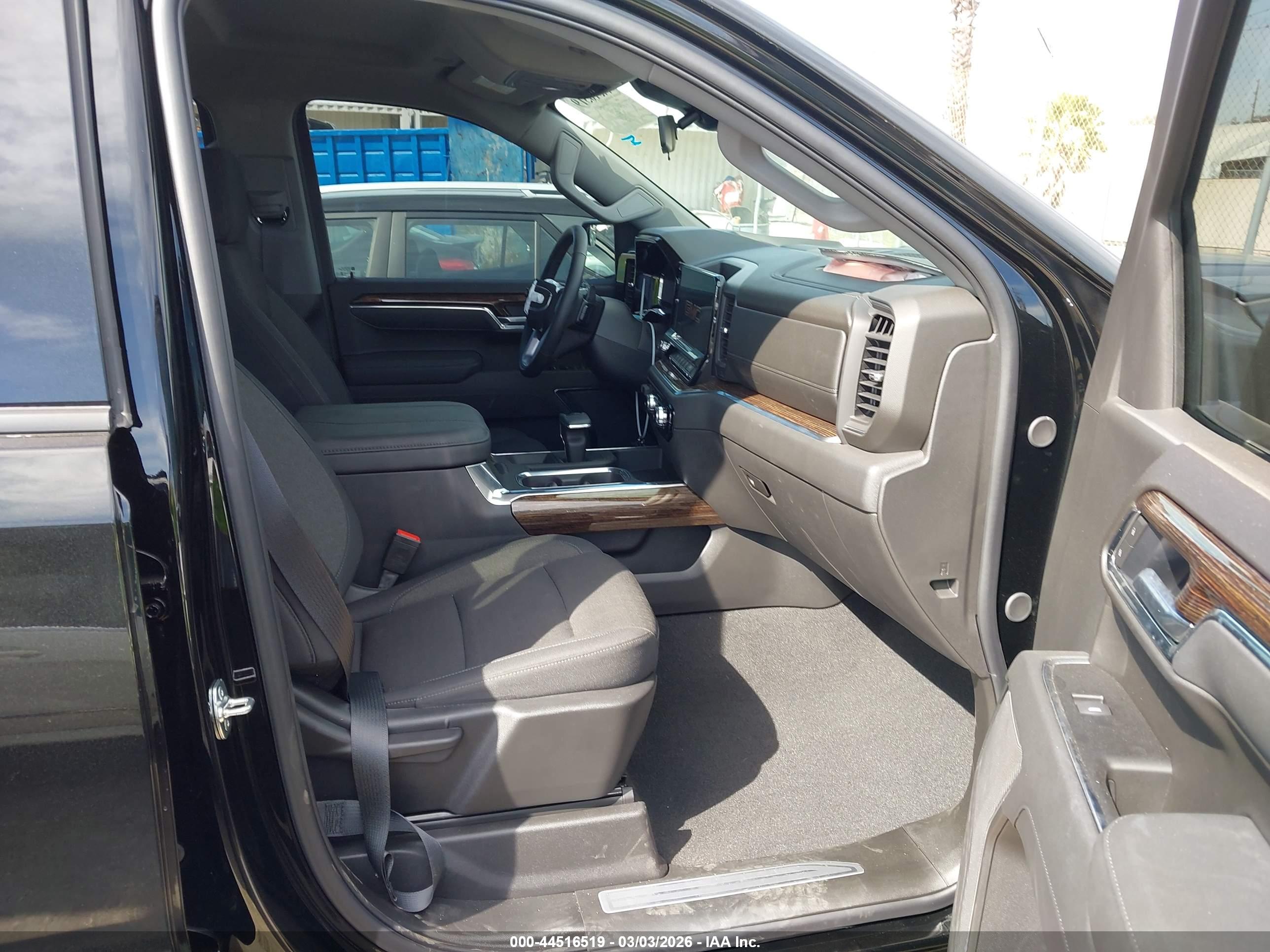 GMC SIERRA image 5