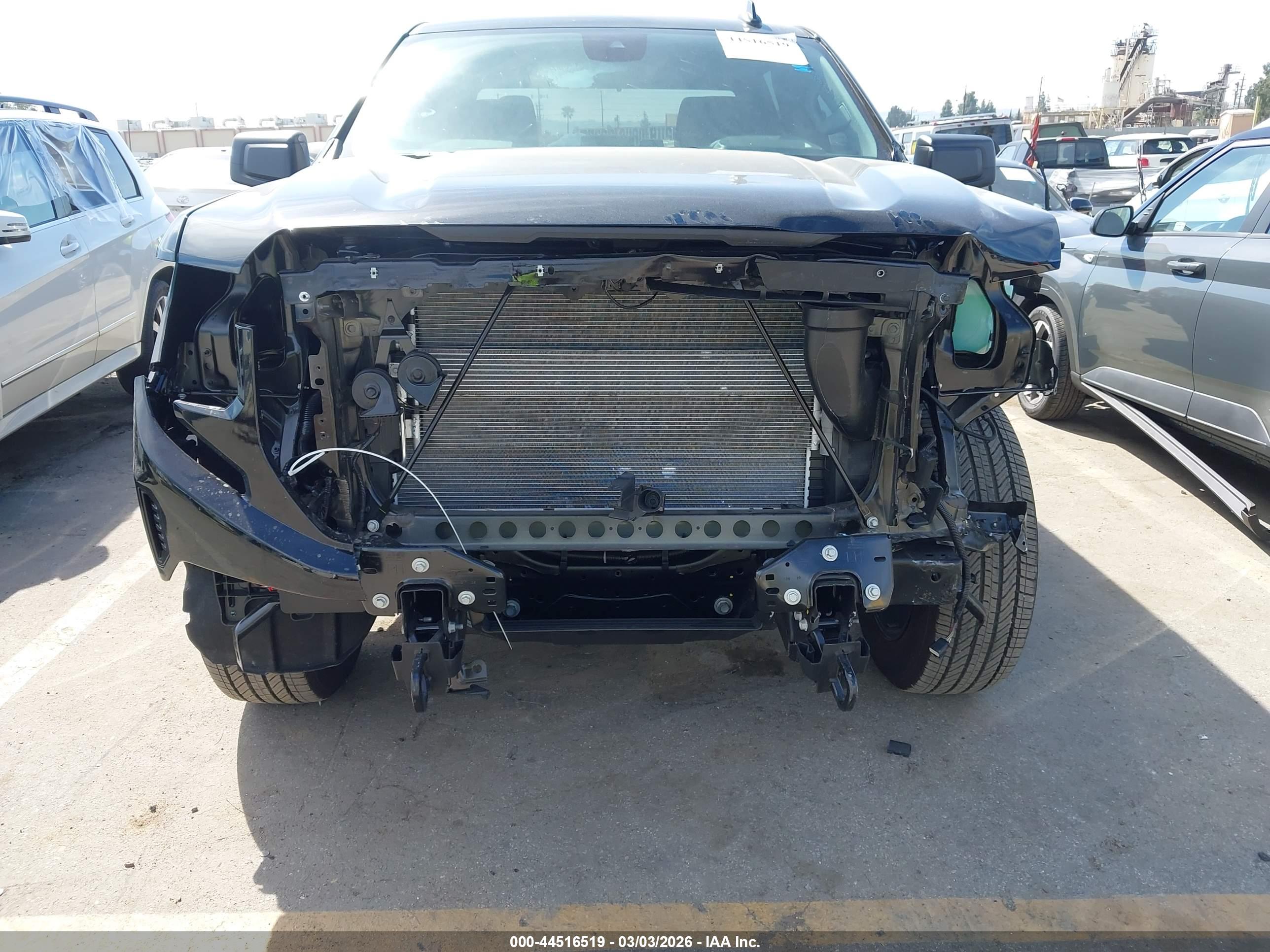 GMC SIERRA image 6