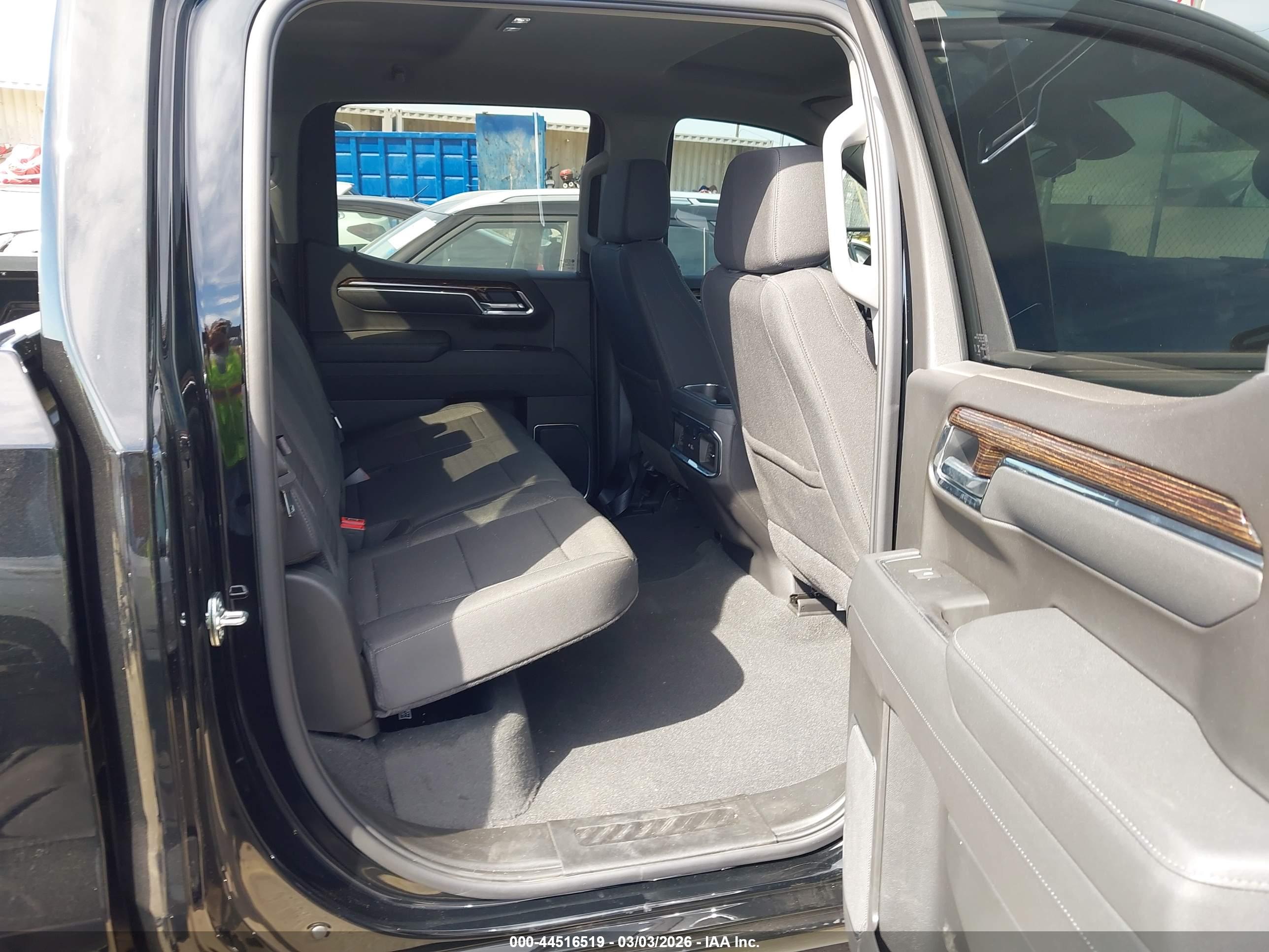 GMC SIERRA image 8