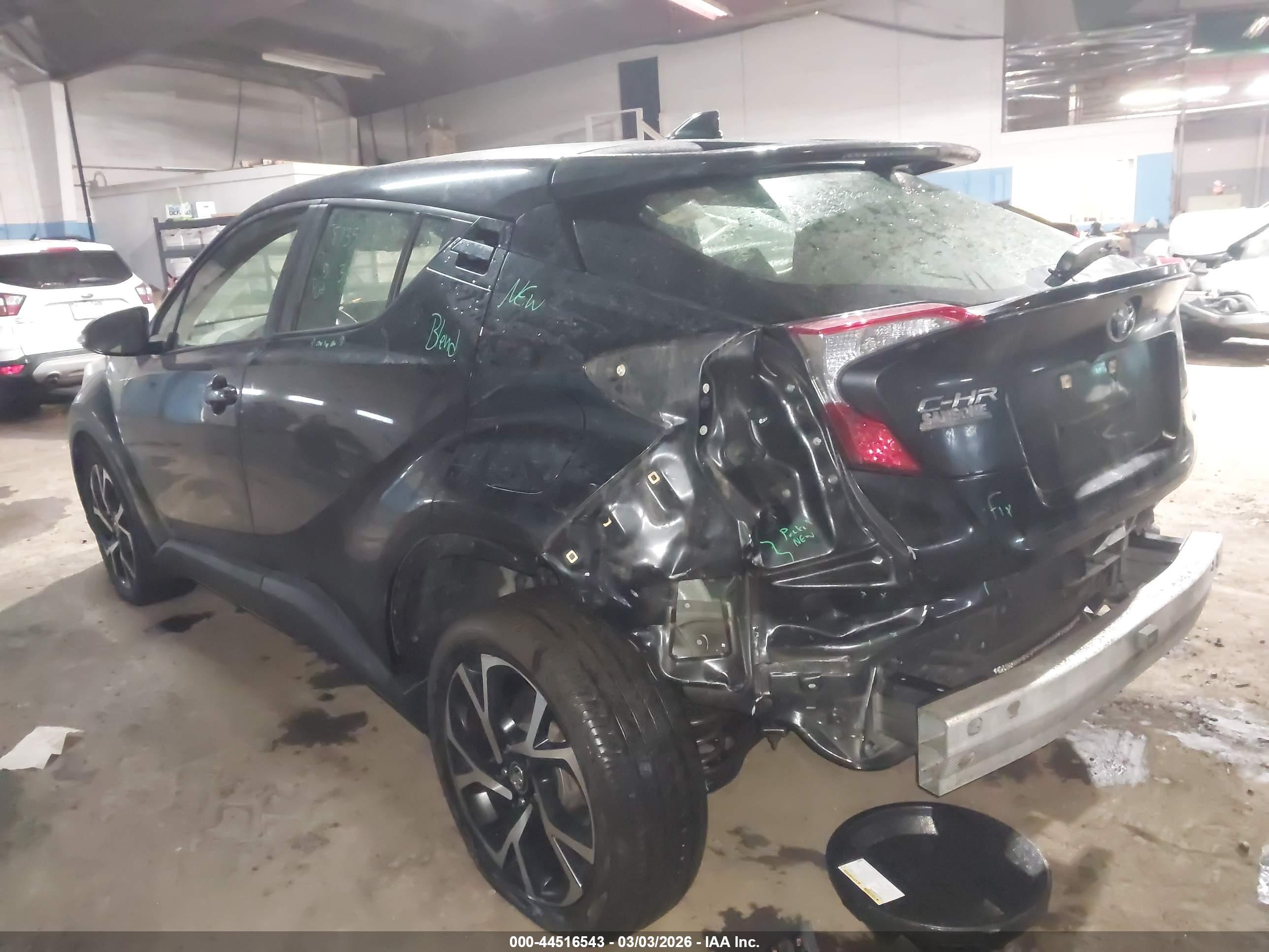 TOYOTA C-HR image 3