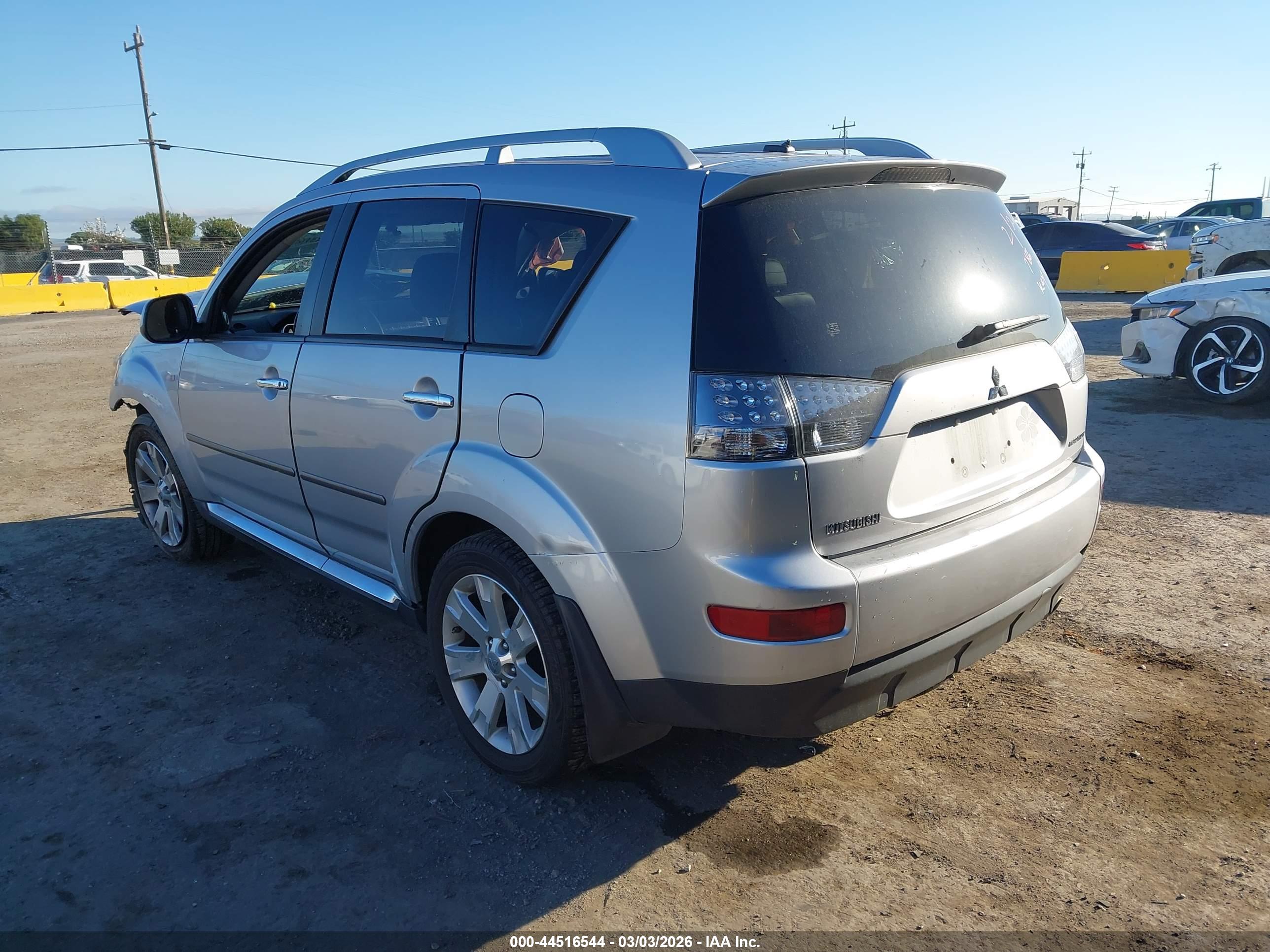 MITSUBISHI OUTLANDER image 3