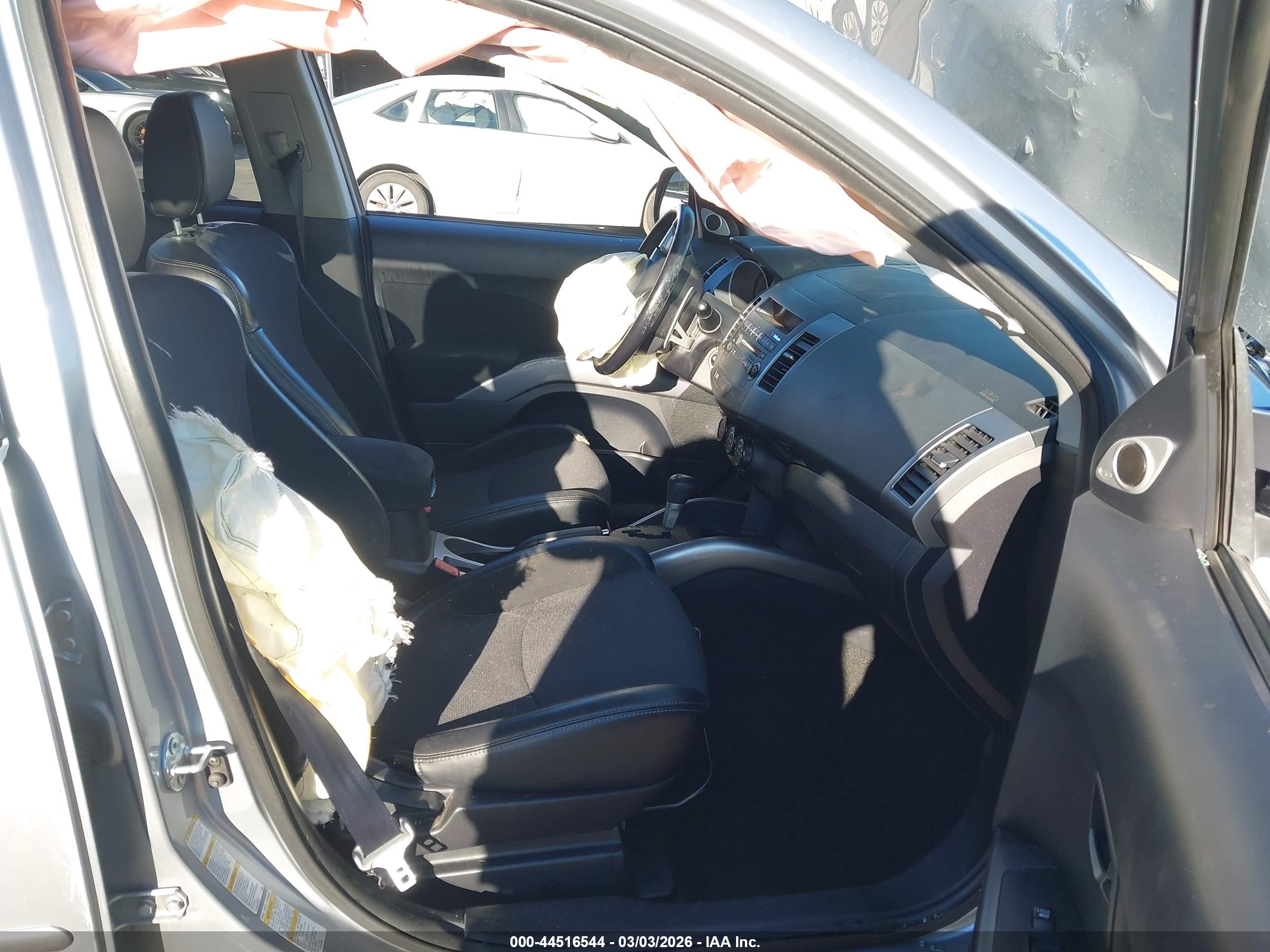 MITSUBISHI OUTLANDER image 5