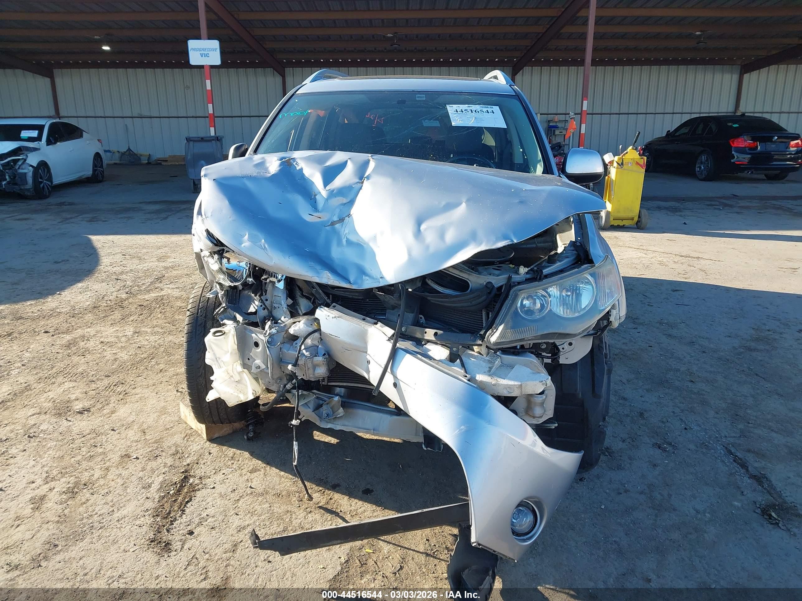 MITSUBISHI OUTLANDER image 6