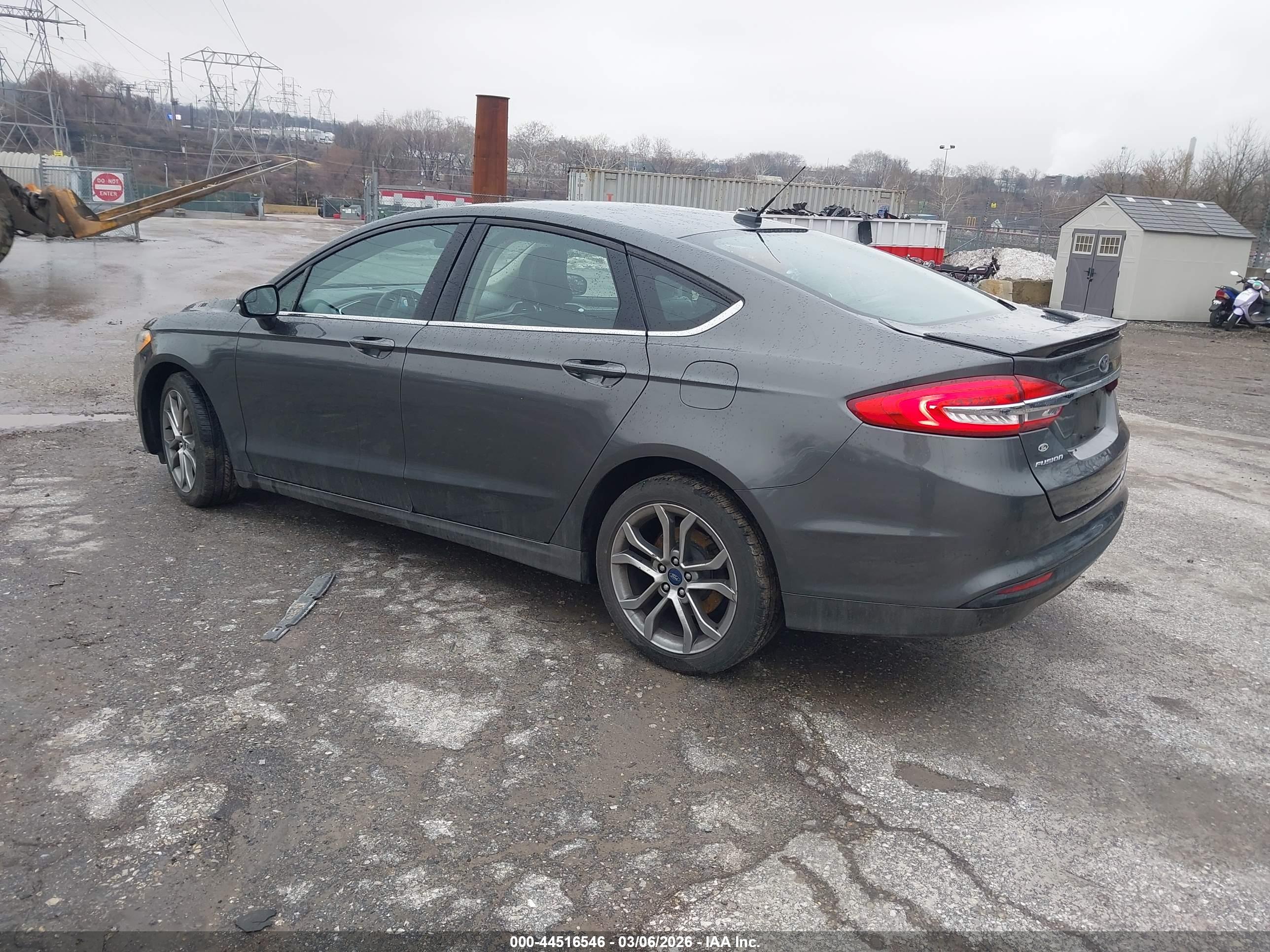 FORD FUSION image 3