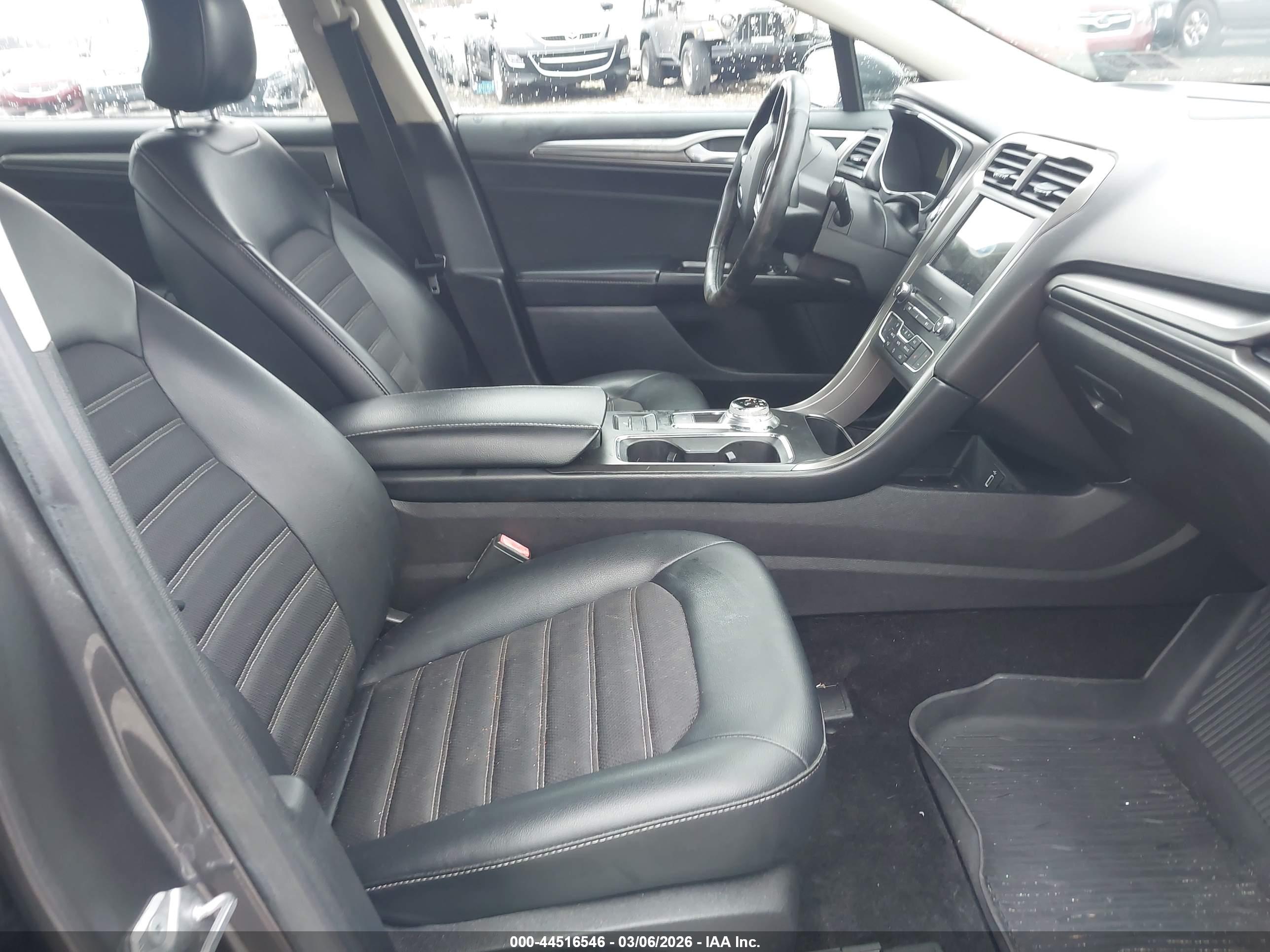 FORD FUSION image 5