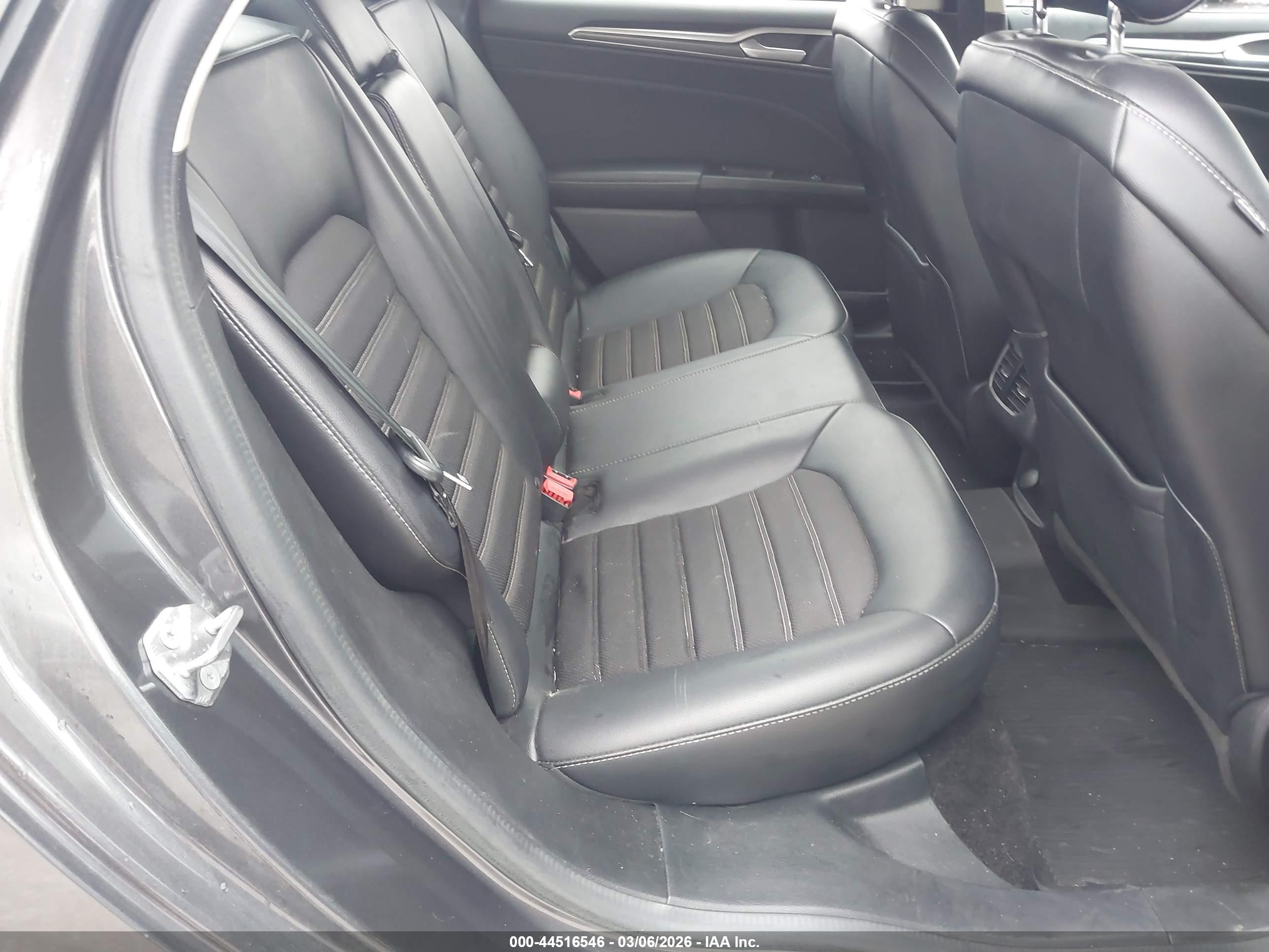 FORD FUSION image 8