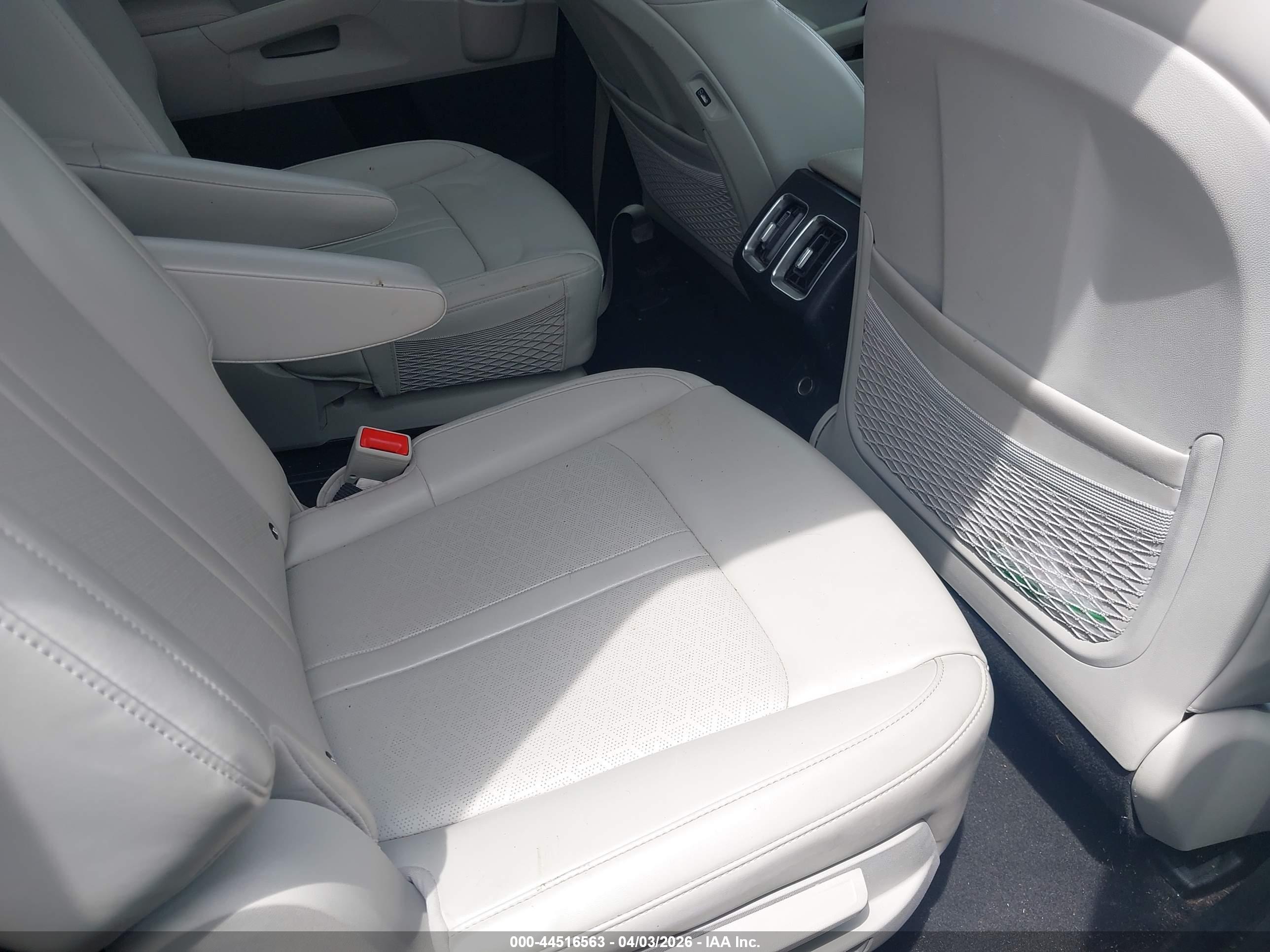 KIA SORENTO image 8