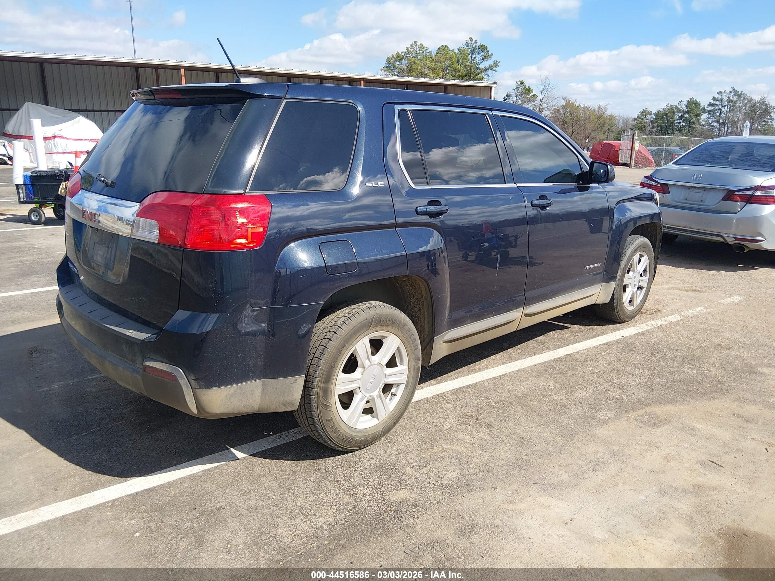 GMC TERRAIN image 4
