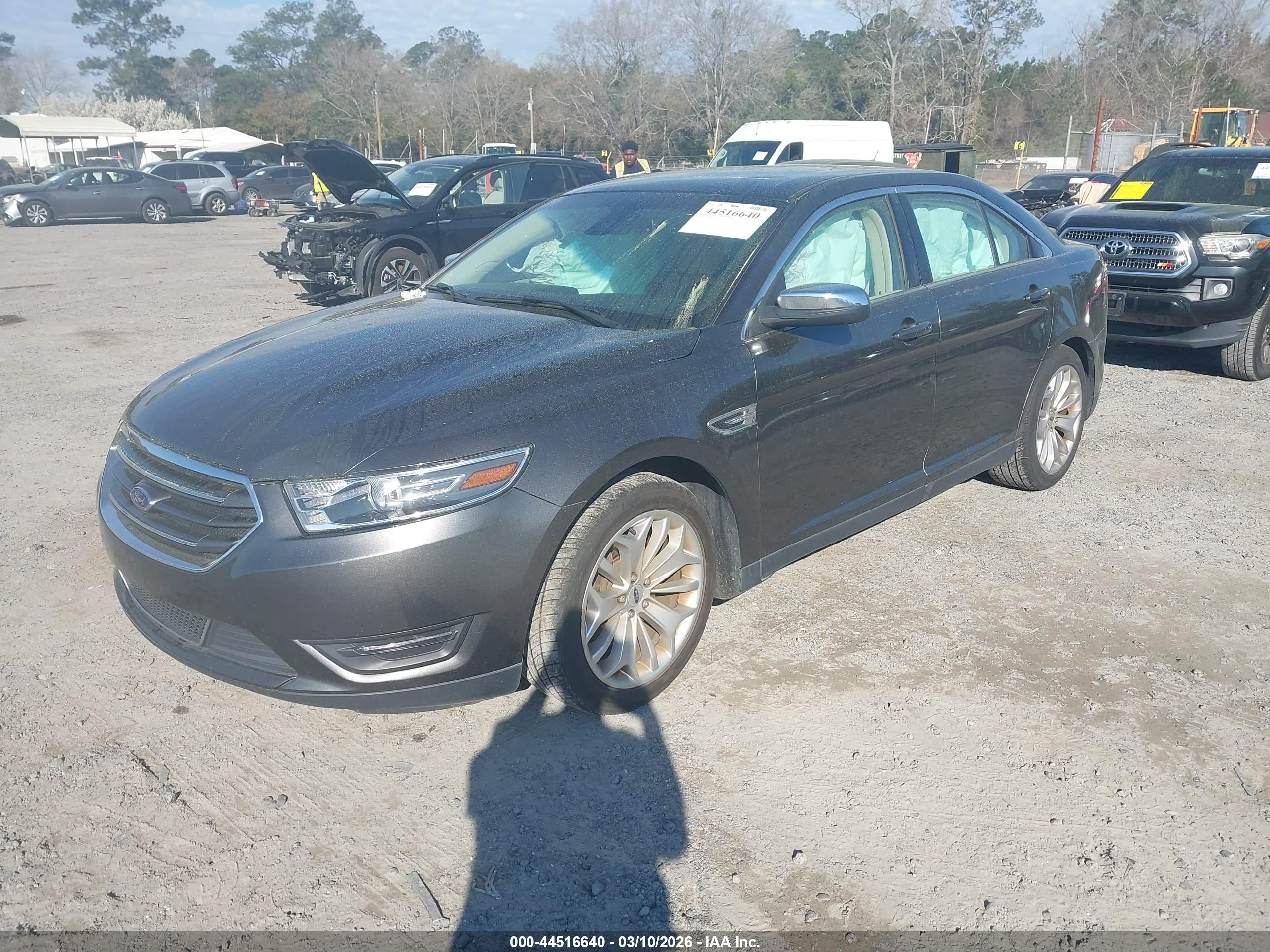 FORD TAURUS image 2