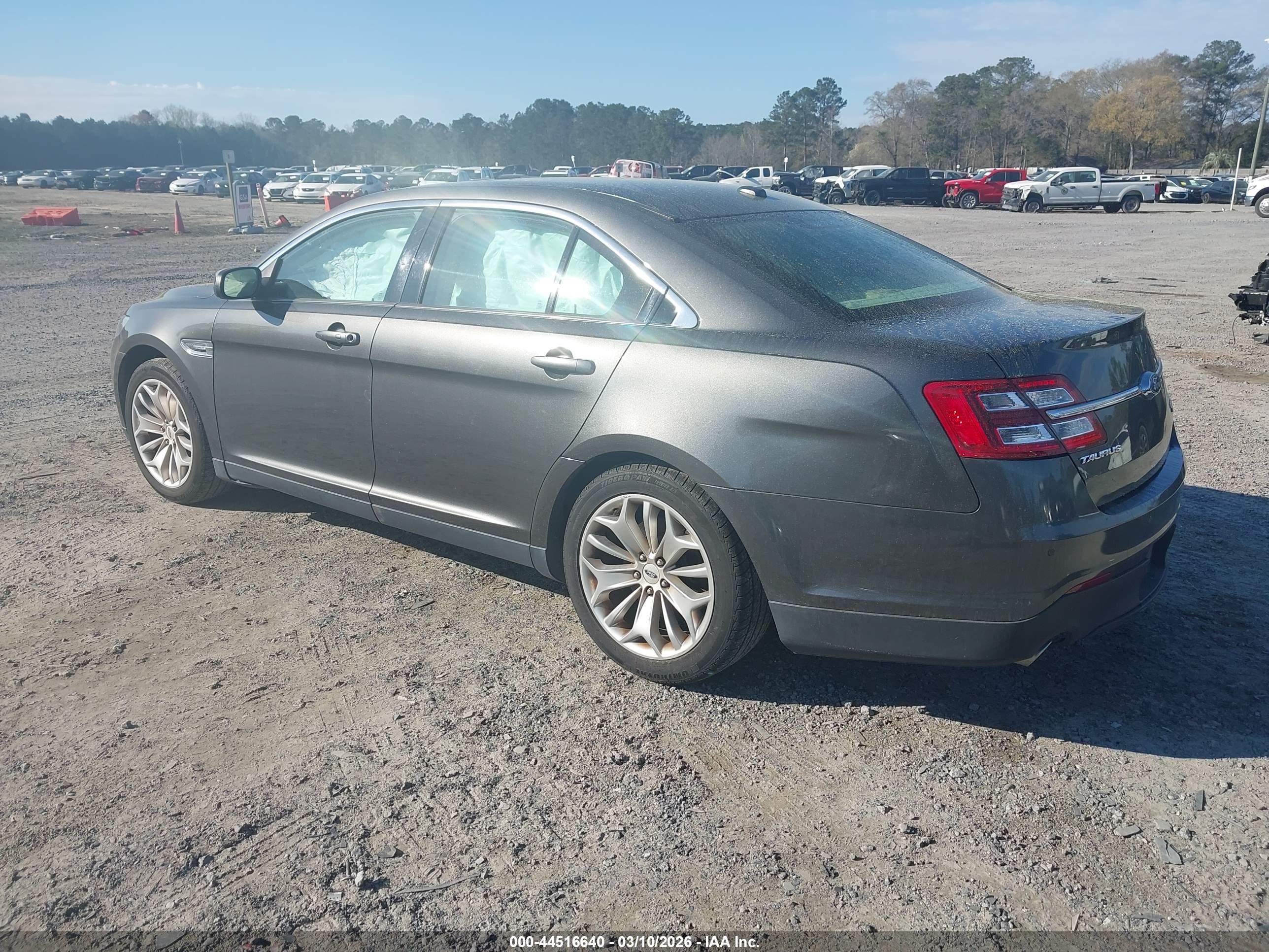 FORD TAURUS image 3