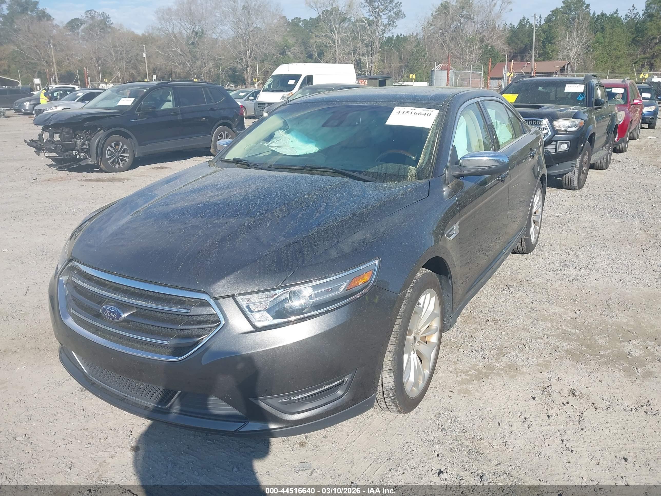 FORD TAURUS image 6