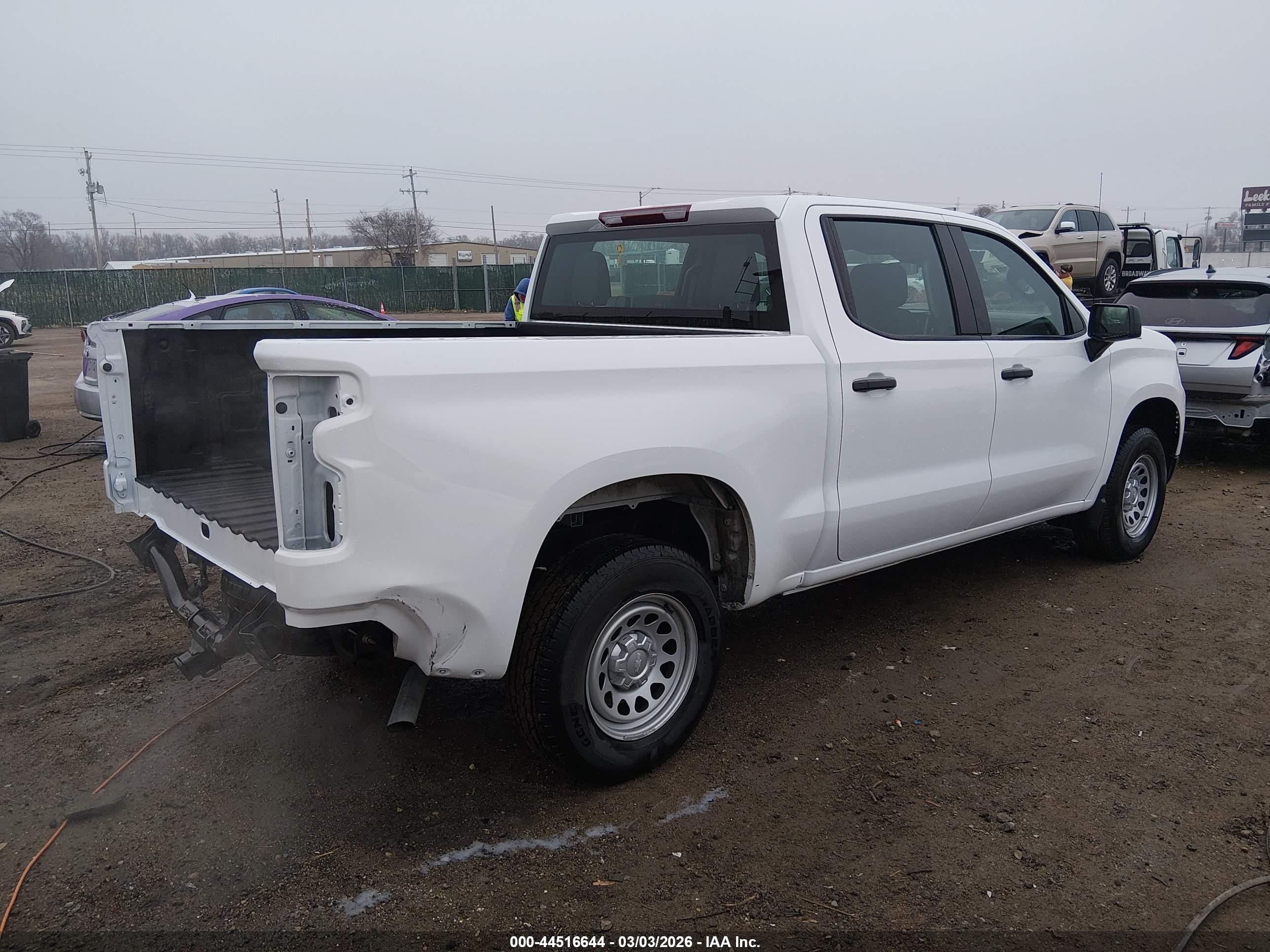 CHEVROLET SILVERADO image 4