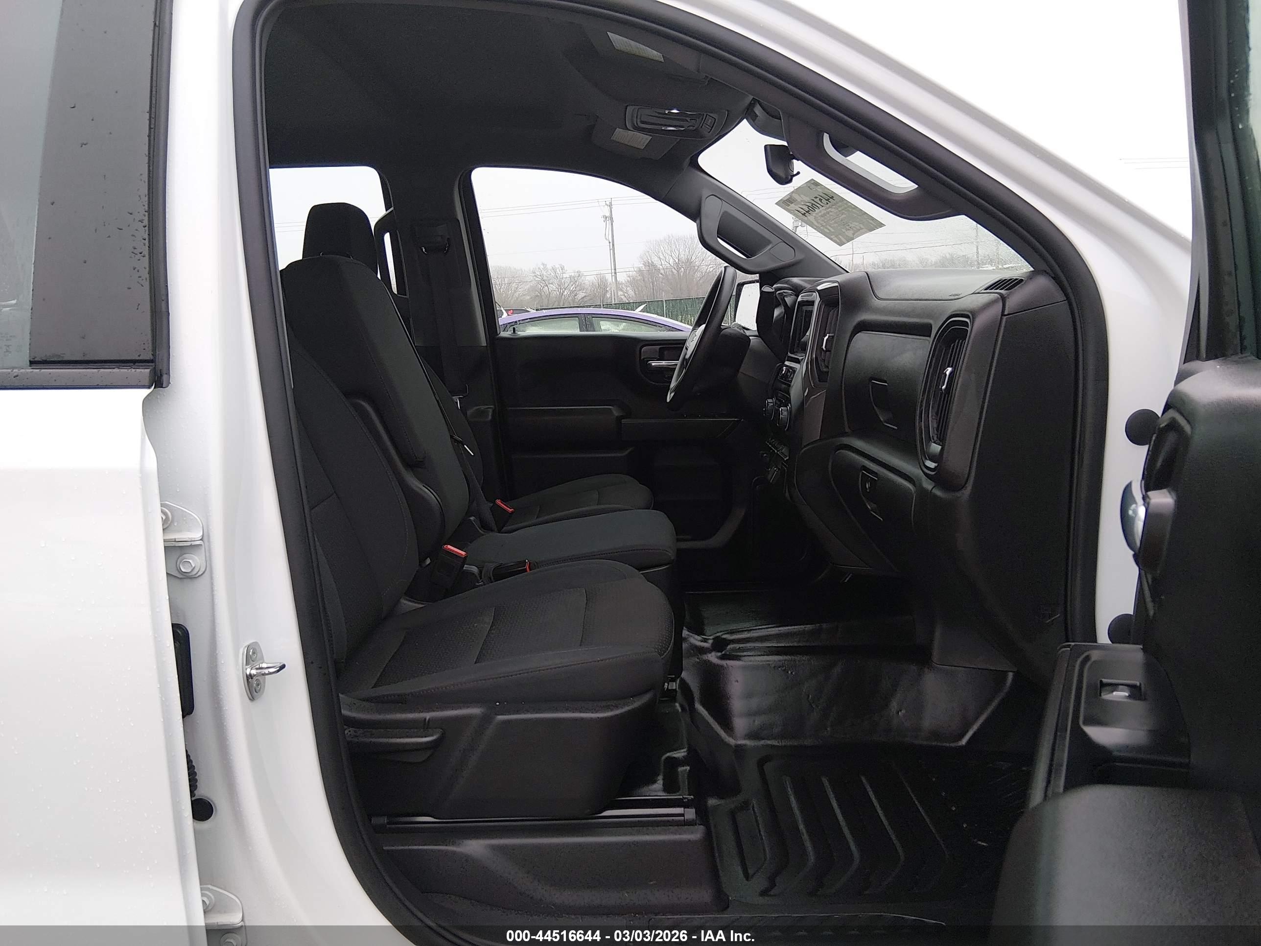 CHEVROLET SILVERADO image 5