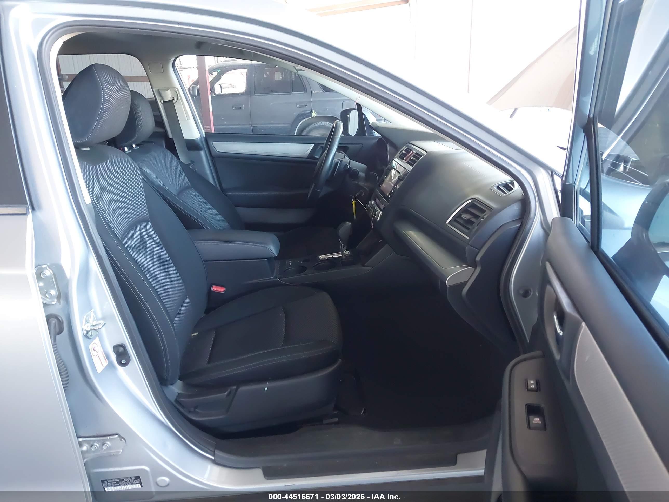 SUBARU OUTBACK image 5