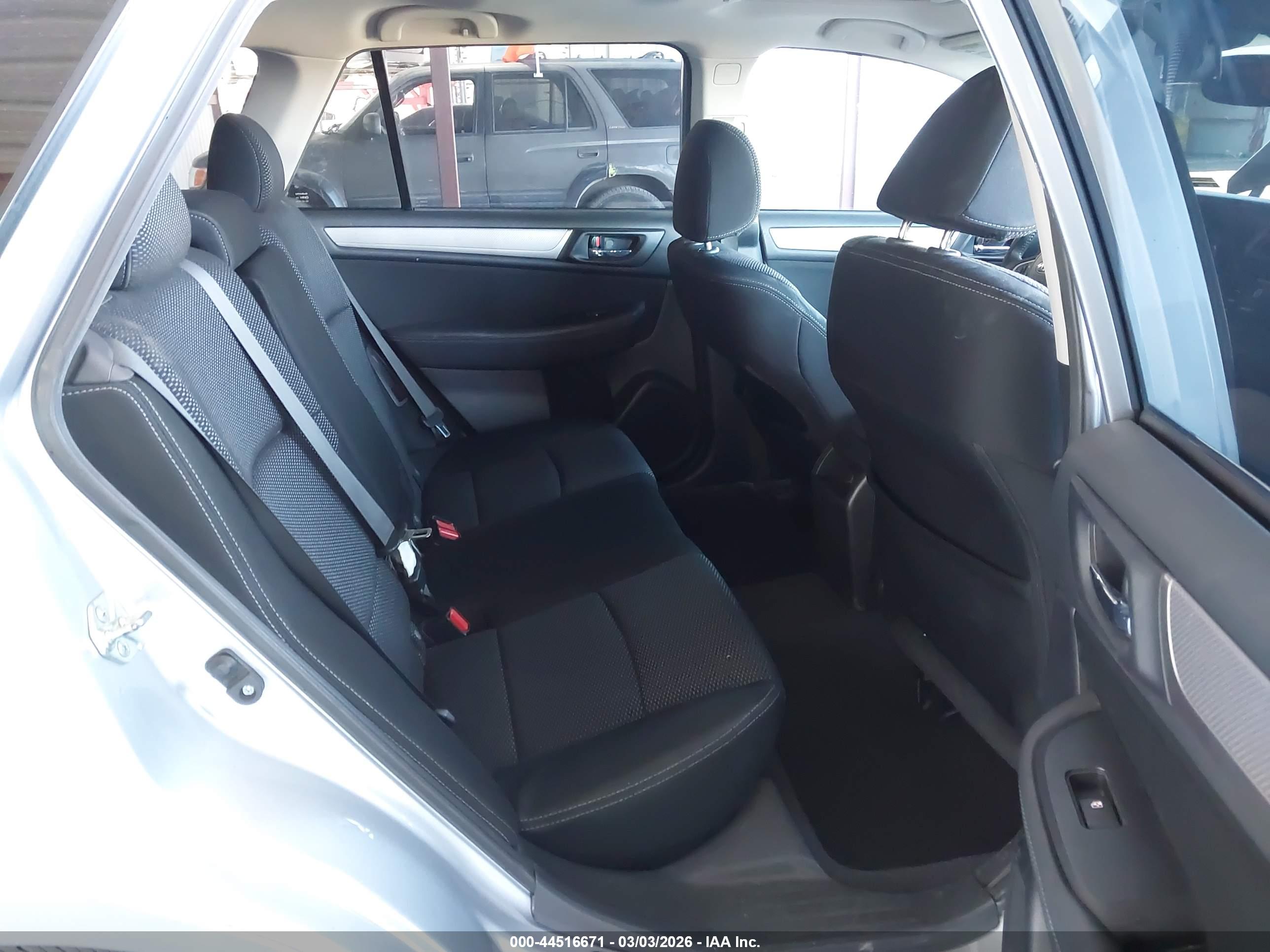 SUBARU OUTBACK image 8