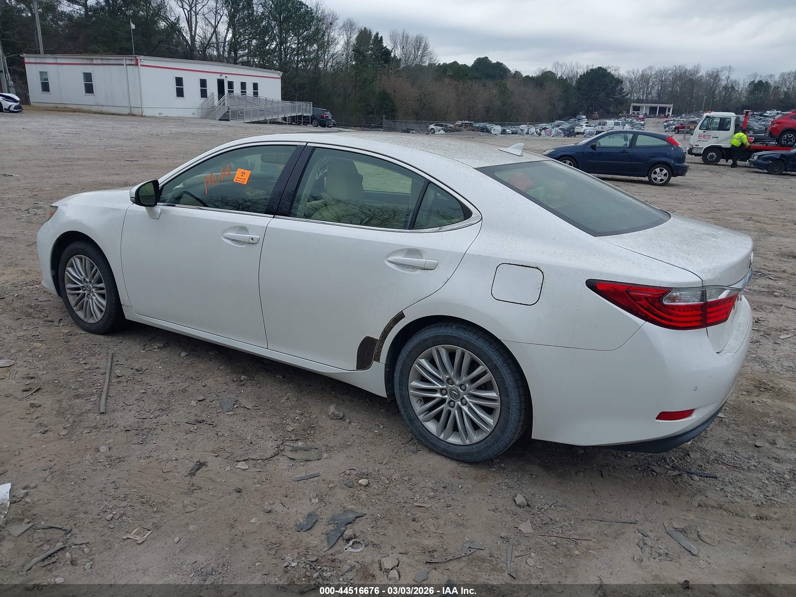 LEXUS ES image 3