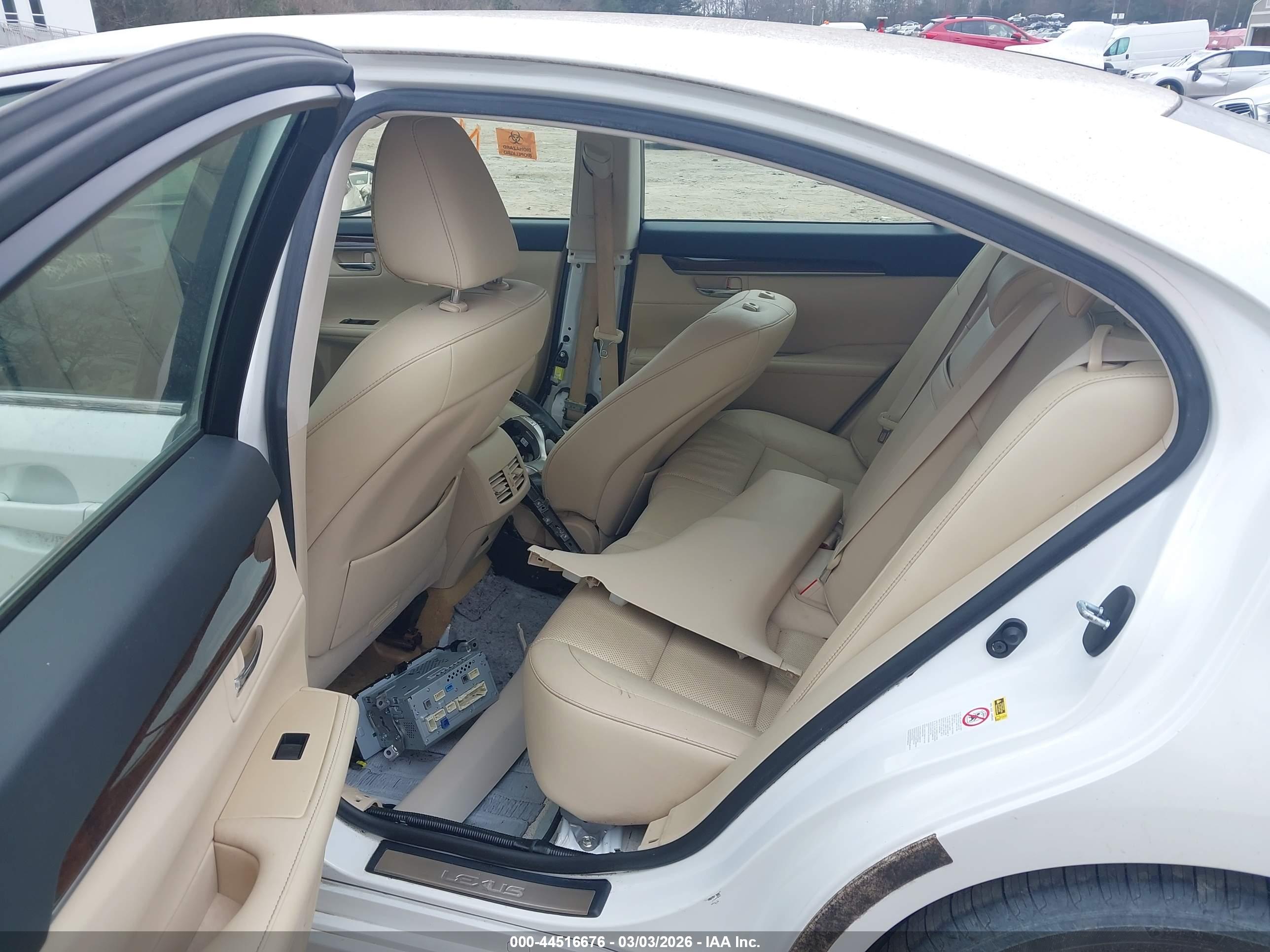 LEXUS ES image 8