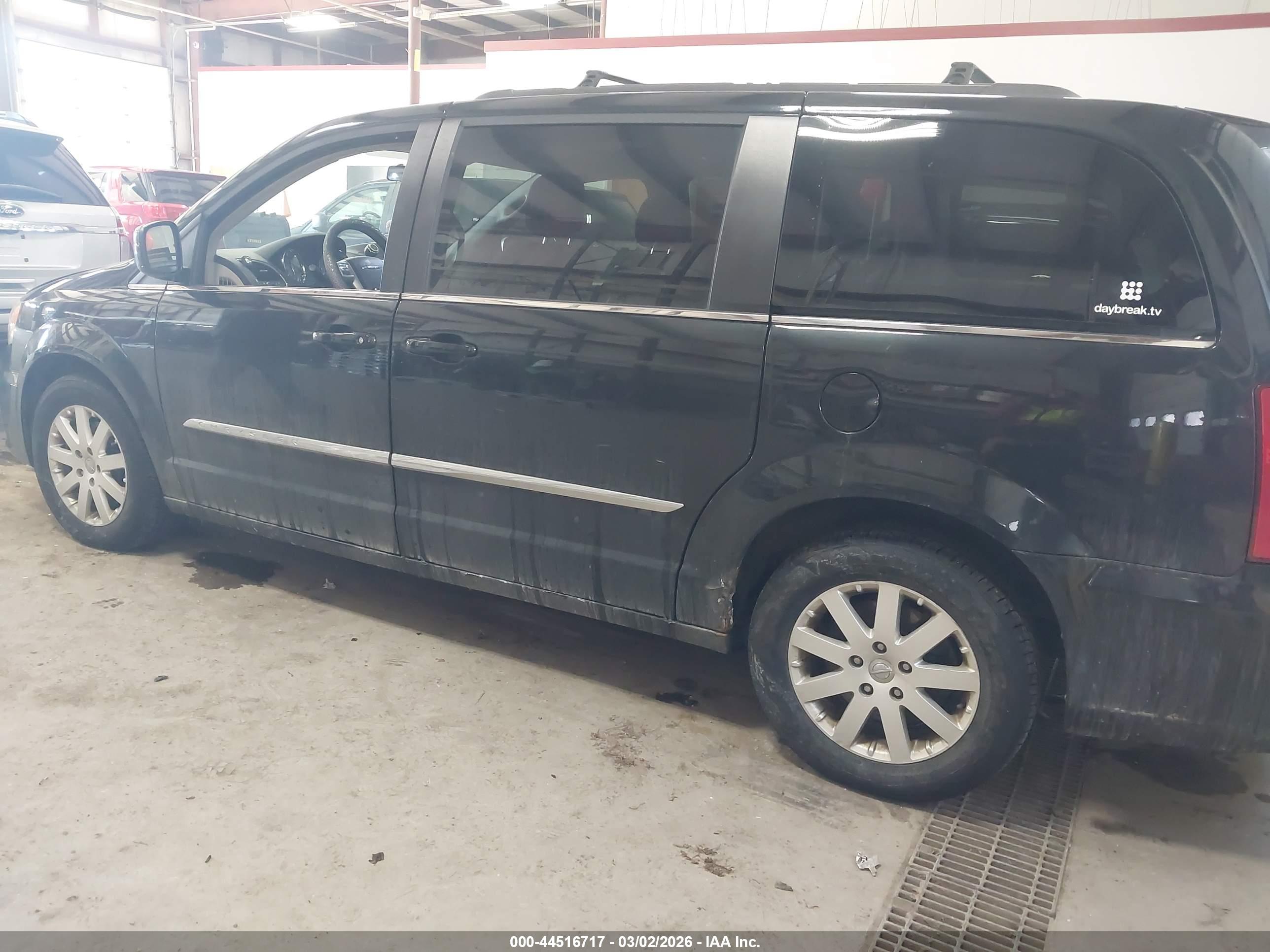 CHRYSLER TOWN image 3