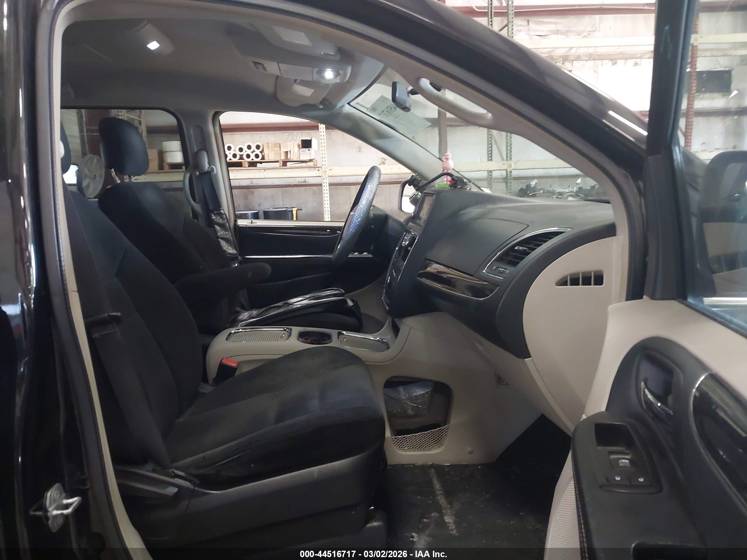 CHRYSLER TOWN image 5