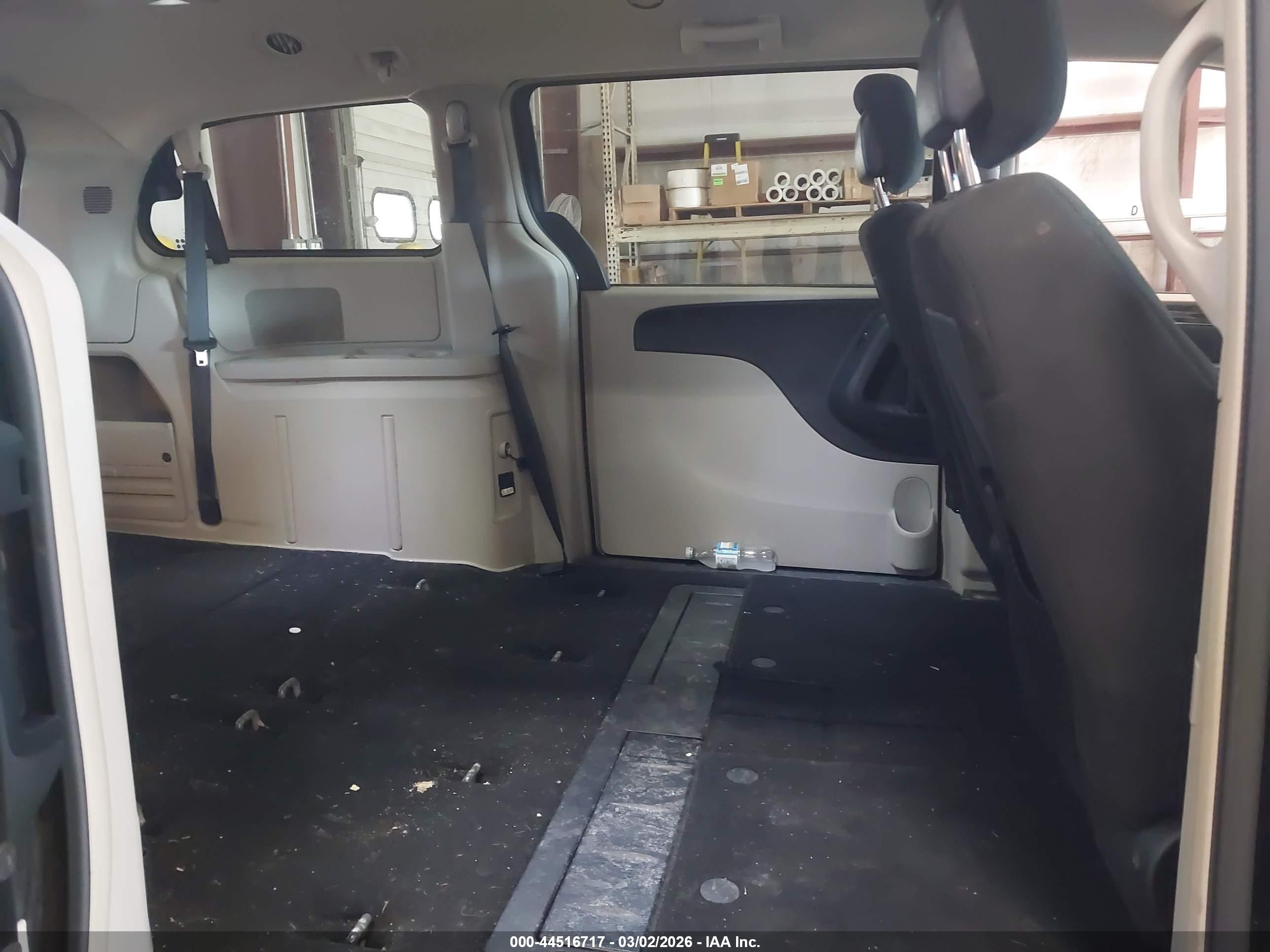 CHRYSLER TOWN image 8