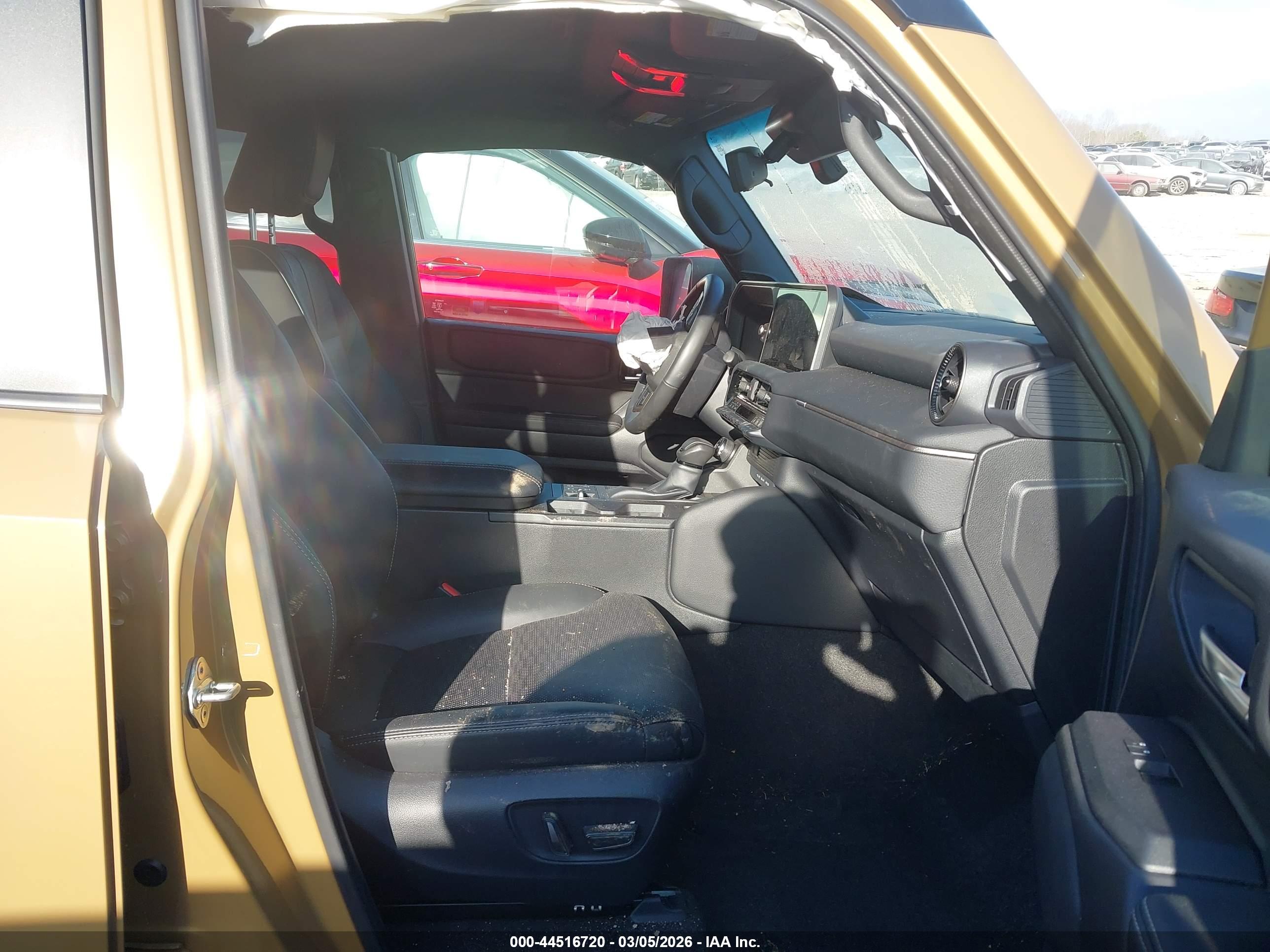 TOYOTA LAND image 5