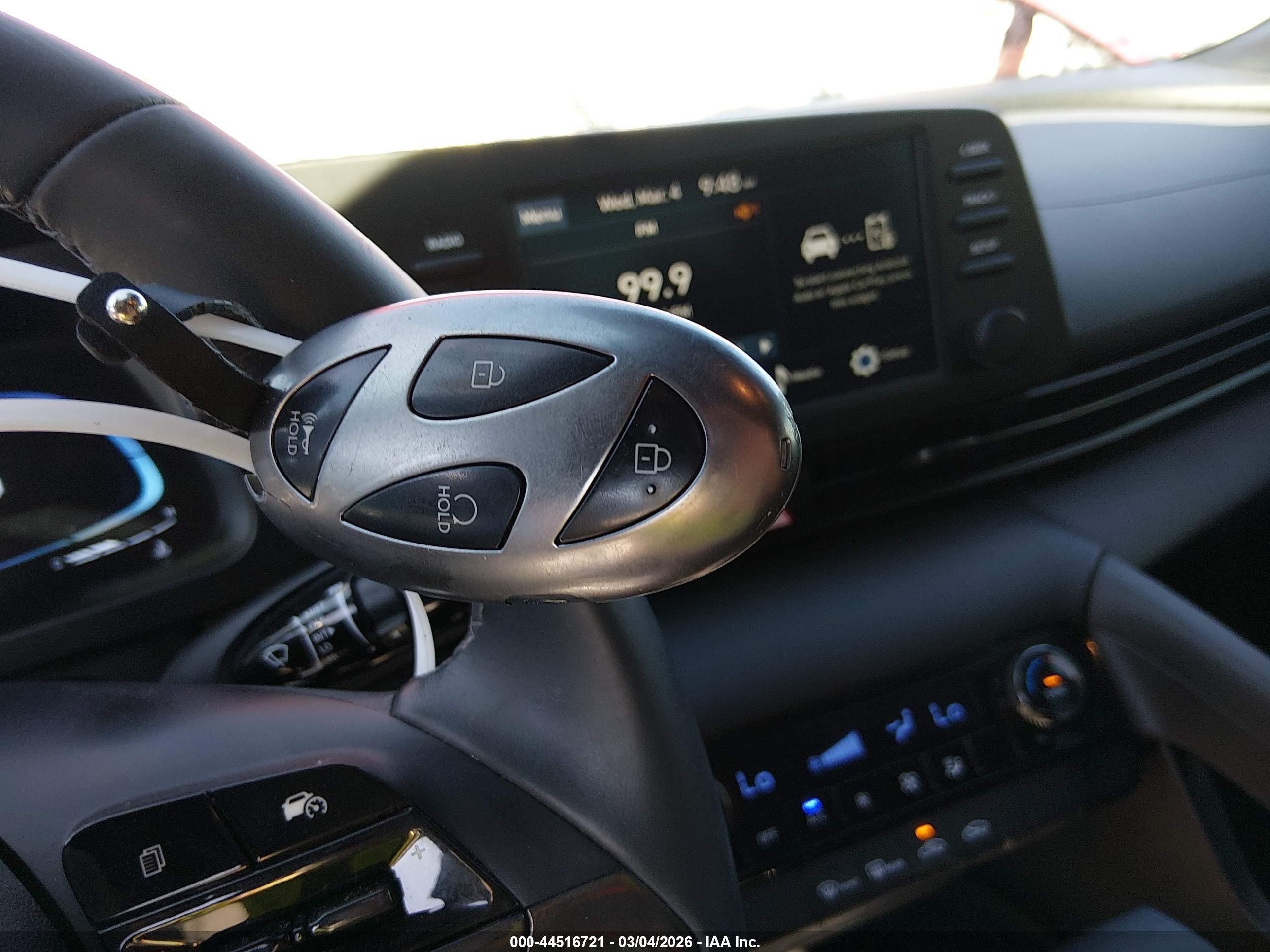 HYUNDAI ELANTRA image 11