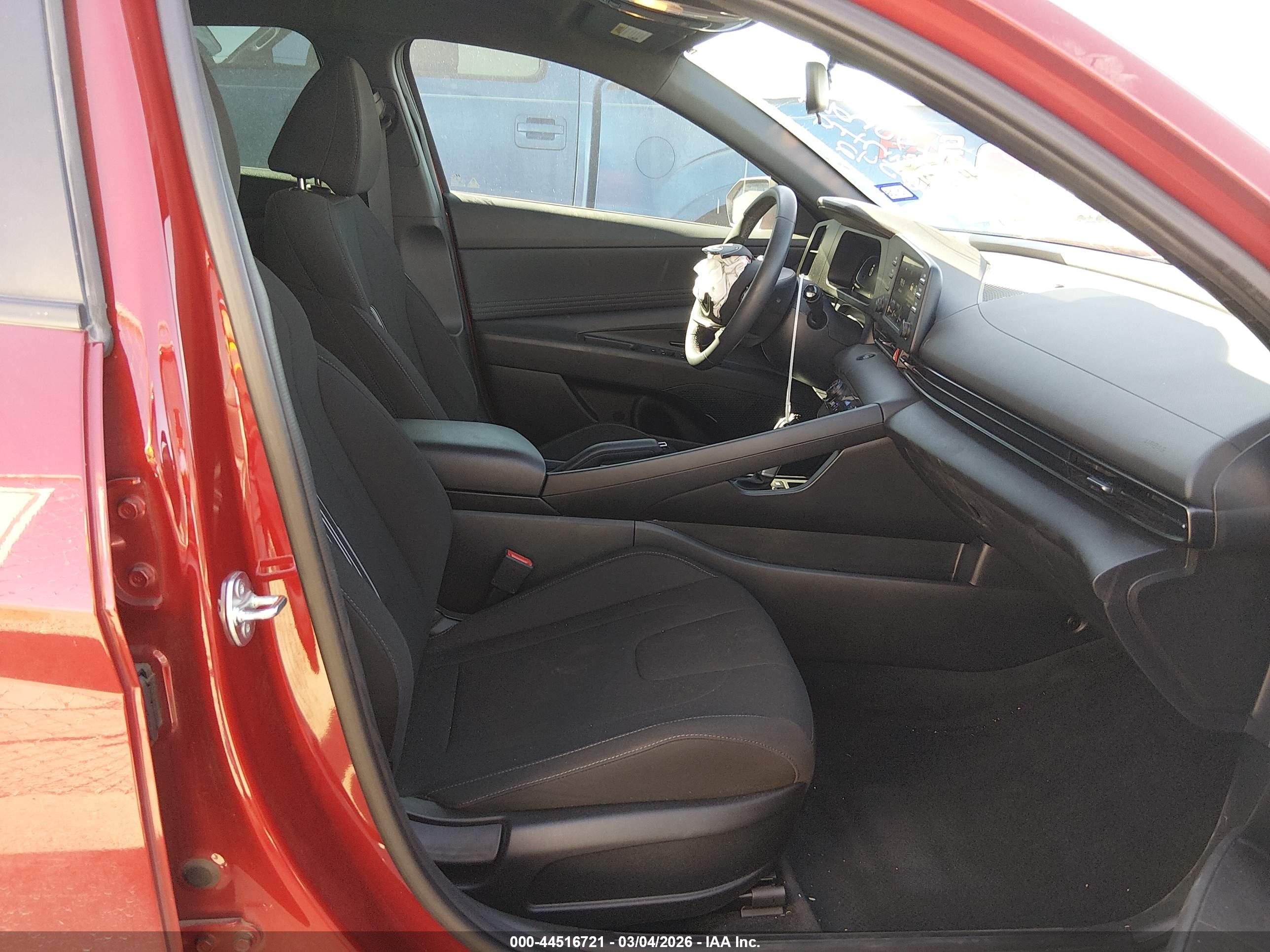 HYUNDAI ELANTRA image 5