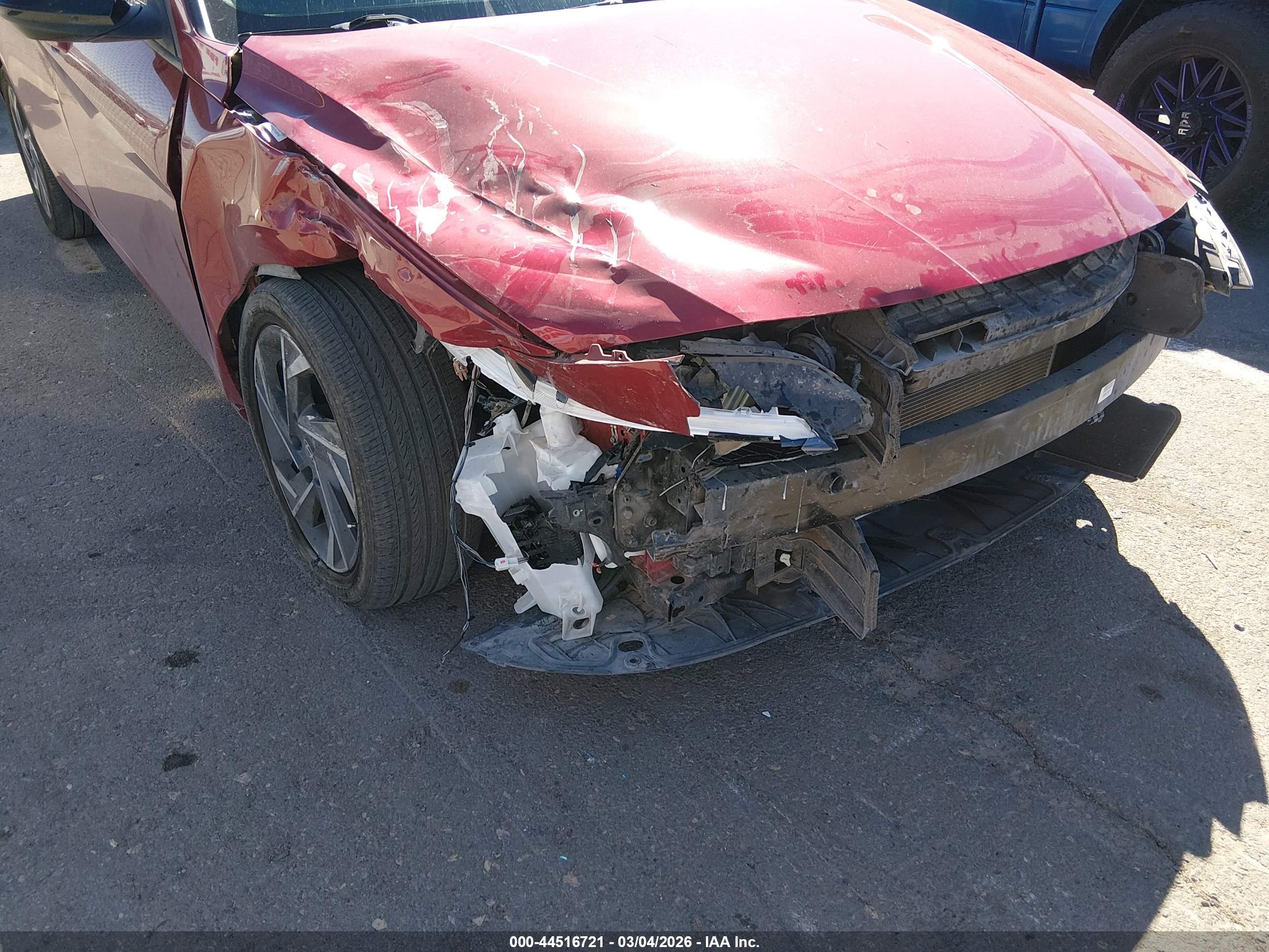 HYUNDAI ELANTRA image 6