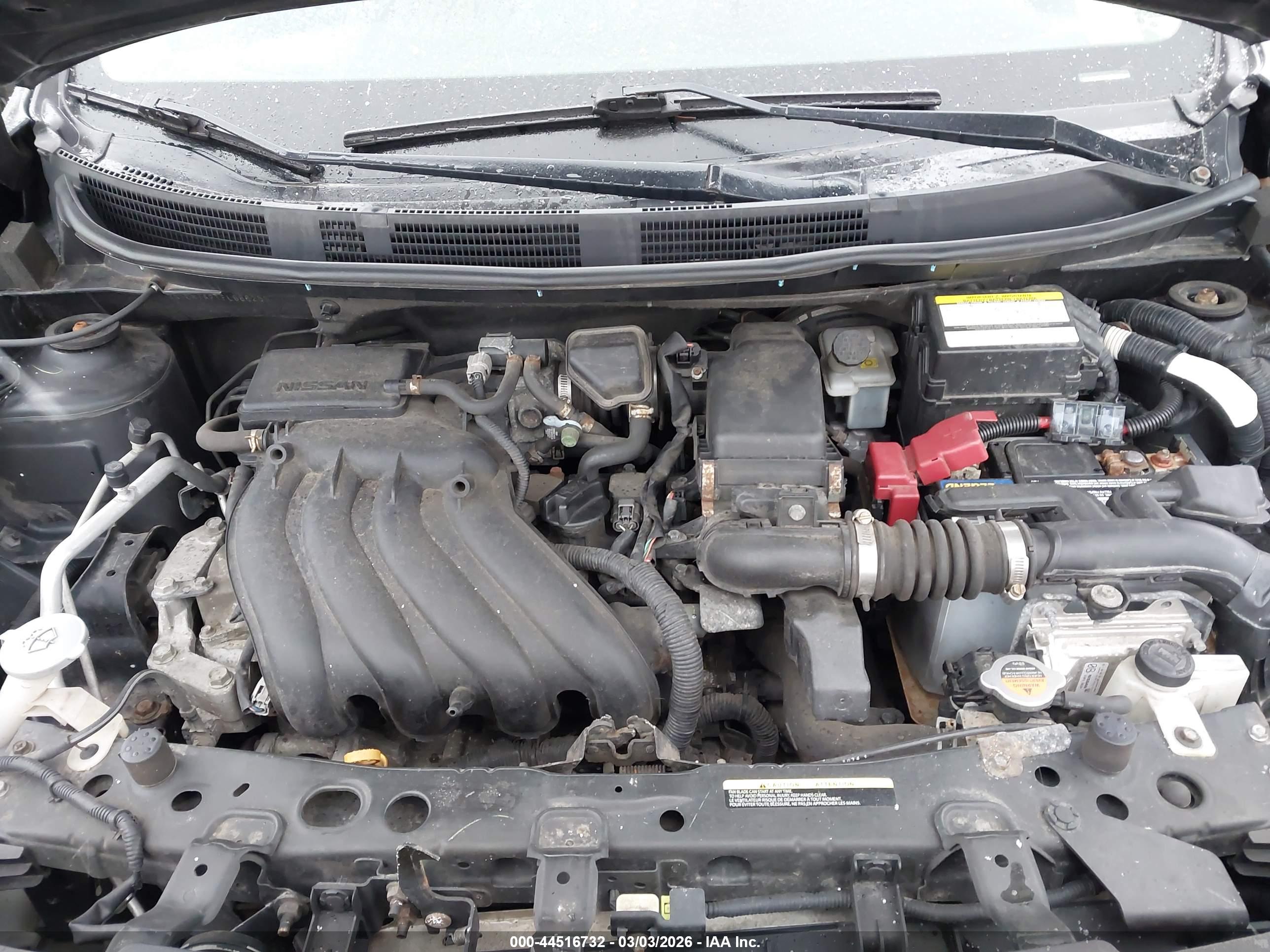 NISSAN VERSA image 10