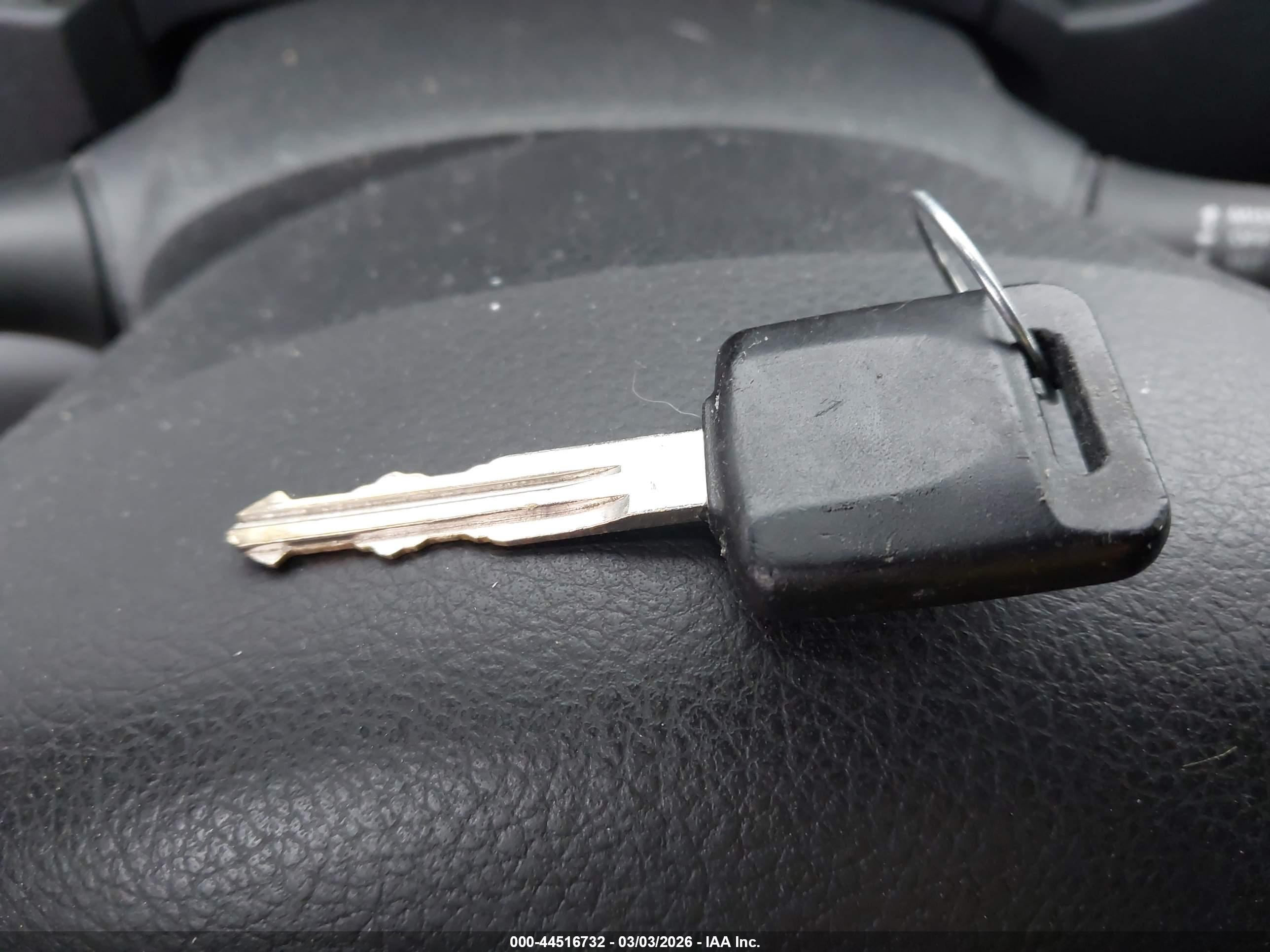 NISSAN VERSA image 11