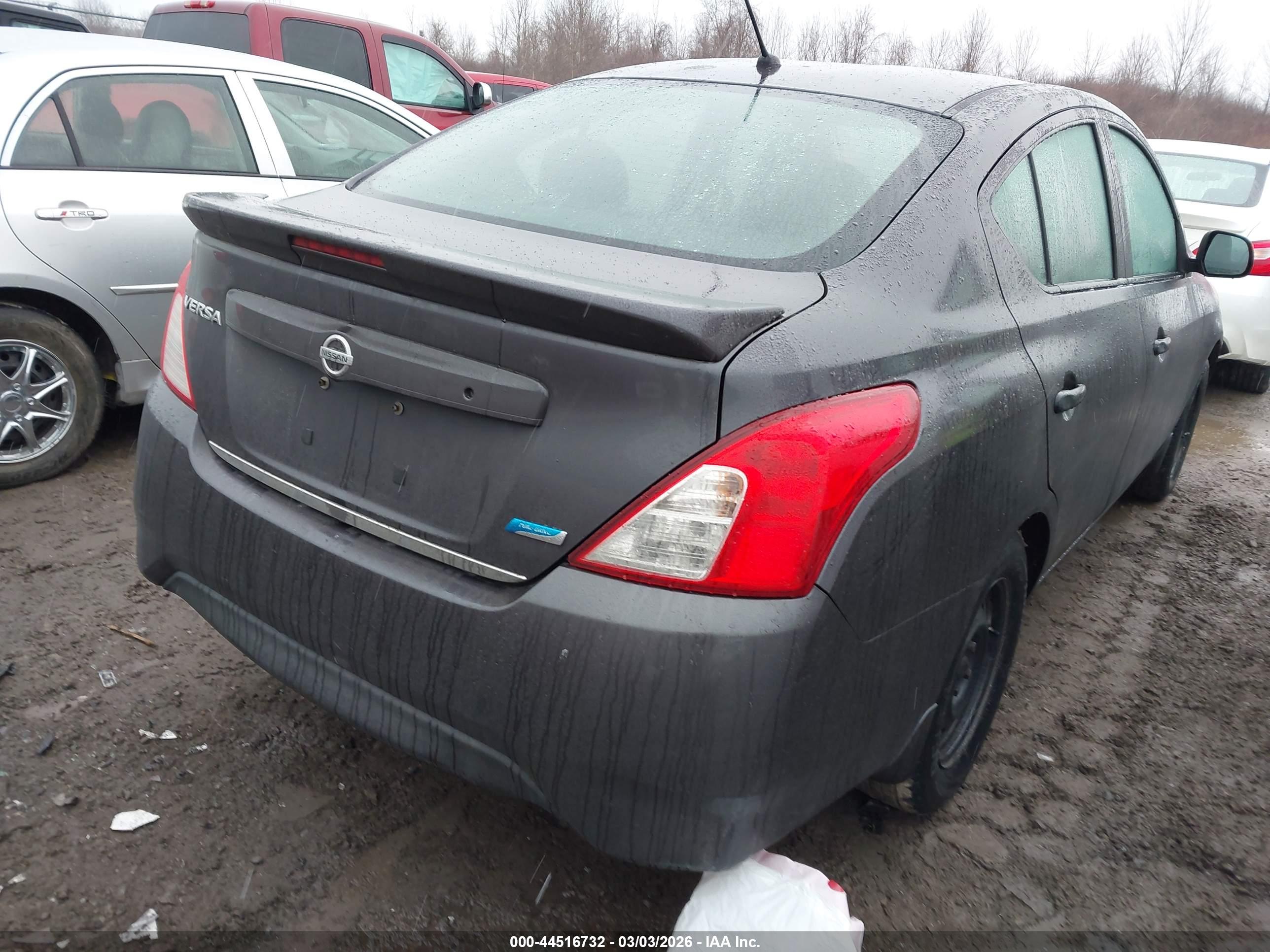 NISSAN VERSA image 4