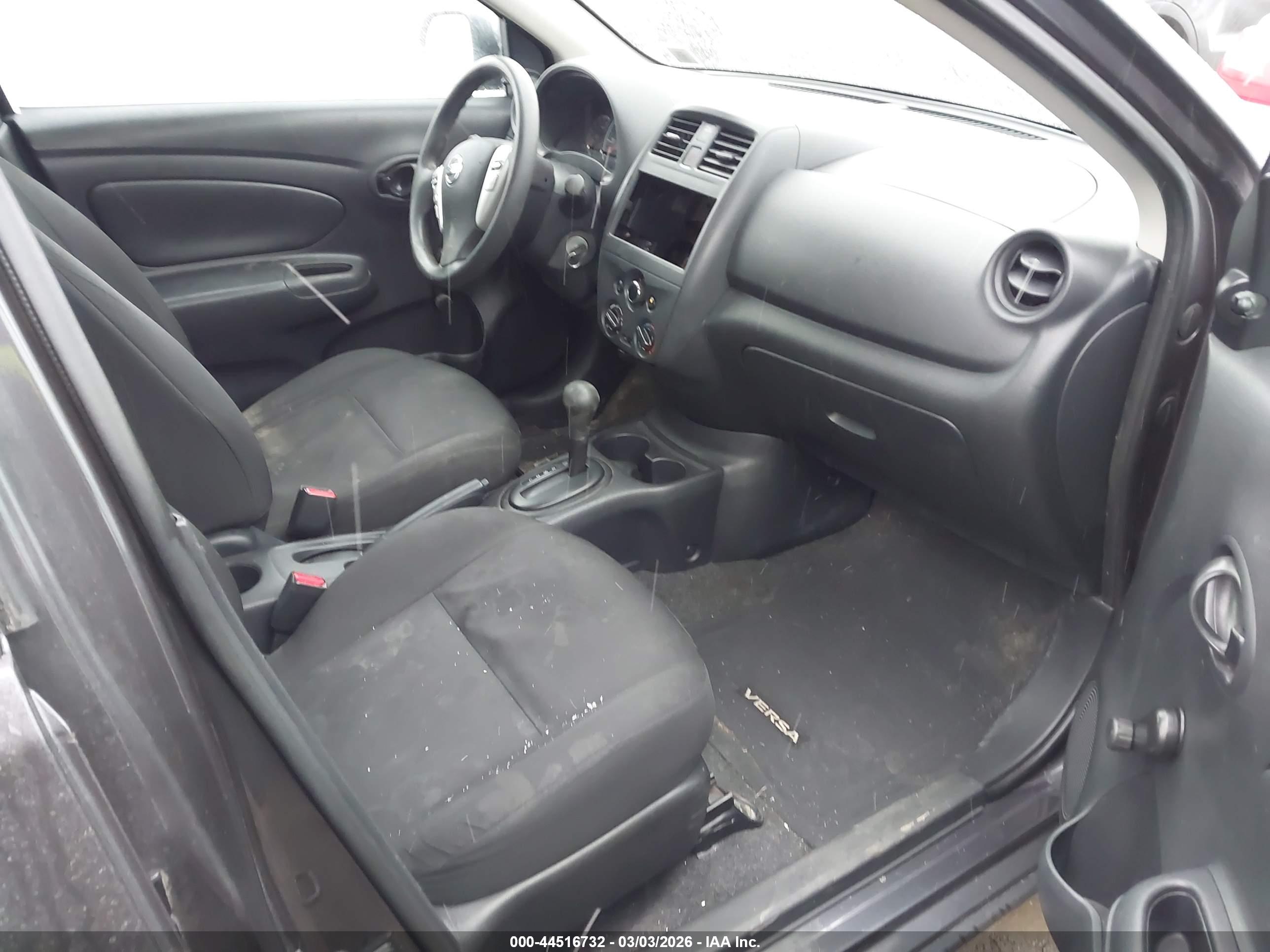 NISSAN VERSA image 5