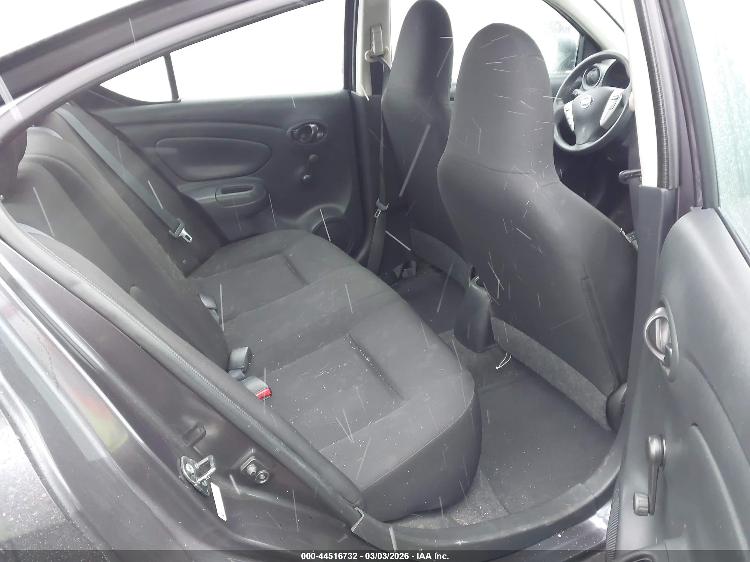 NISSAN VERSA image 8